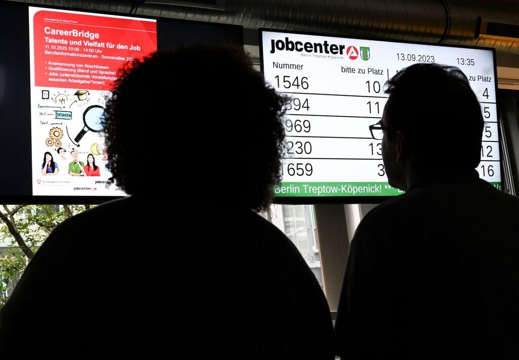 Berlin: Das Jobcenter Treptow-Köpenick im Groß-Berliner Damm. (Gestellte Szene)