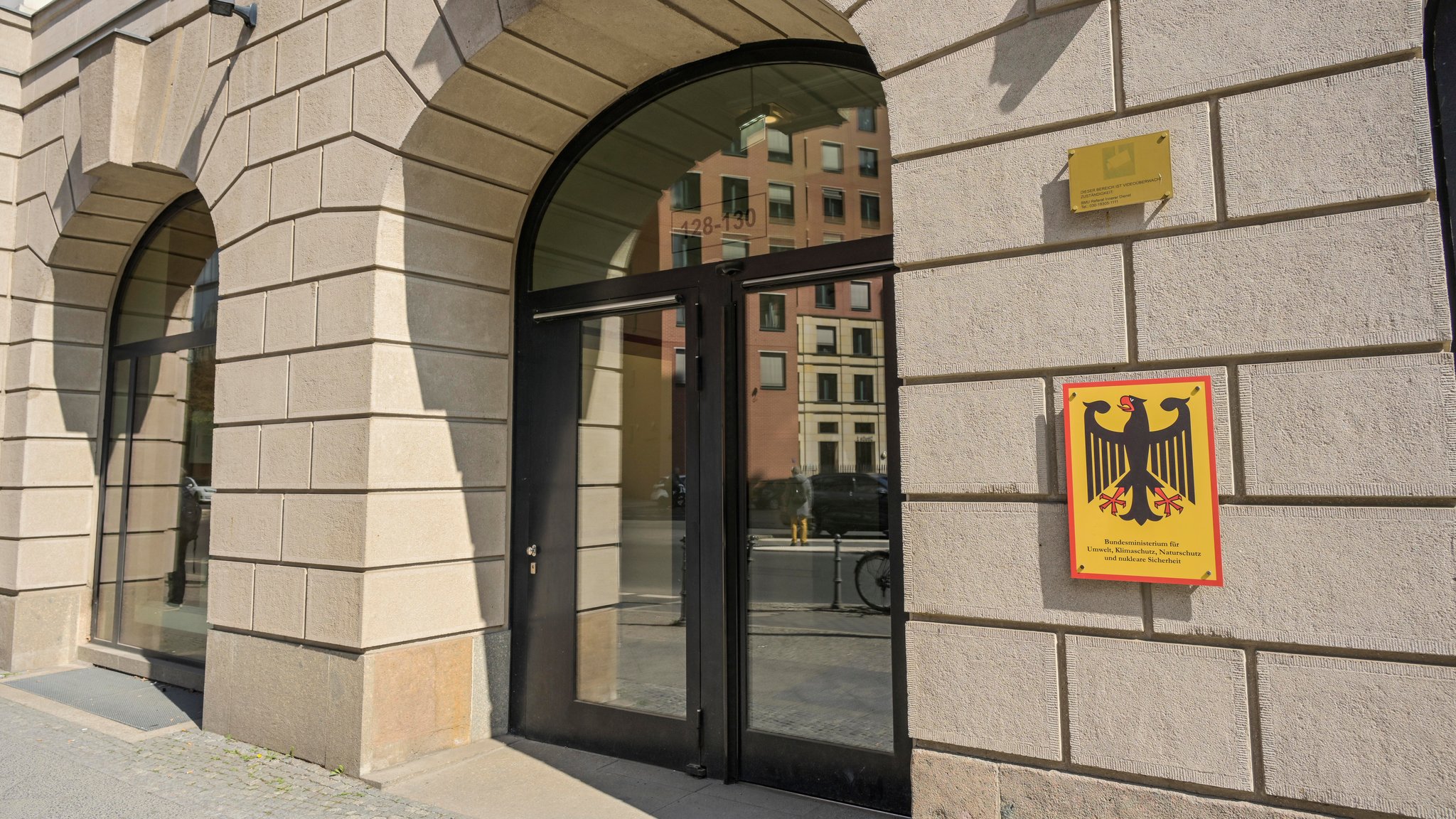(Symbolbild) Bundesministerium für Umwelt, Klimaschutz, Naturschutz und nukleare Sicherheit in der Stresemannstraße in Berlin-Mitte. | Bild: picture alliance / Joko | Joko (Symbolbild) Bundesministerium für Umwelt, Klimaschutz, Naturschutz und nukleare Sicherheit in der Stresemannstraße in Berlin-Mitte.