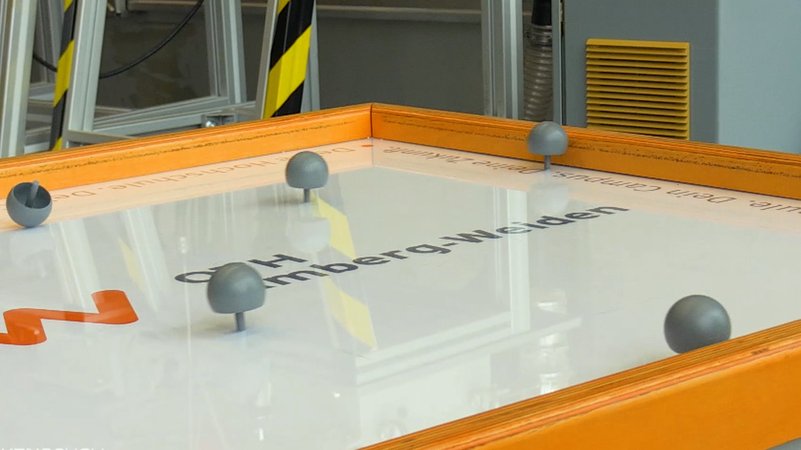 Kreisel die aus Wahlplakaten gemachten wurden in der TH Amberg-Weiden. | Bild: BR Kreisel die aus Wahlplakaten gemachten wurden in der TH Amberg-Weiden.