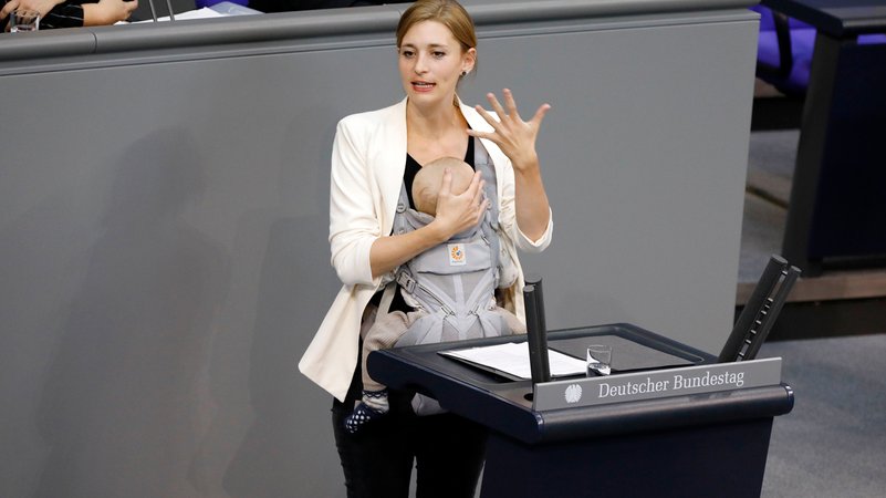 Berlin, 23.9.25: Die Grünen-Abgeordnete Hanna Steinmüller spricht vor dem Plenum des Deutschen Bundestags. | Bild: pa/Geisler-Fotopress/Agentur Wehnert/M. Gränzdörfer Berlin, 23.9.25: Die Grünen-Abgeordnete Hanna Steinmüller spricht vor dem Plenum des Deutschen Bundestags.