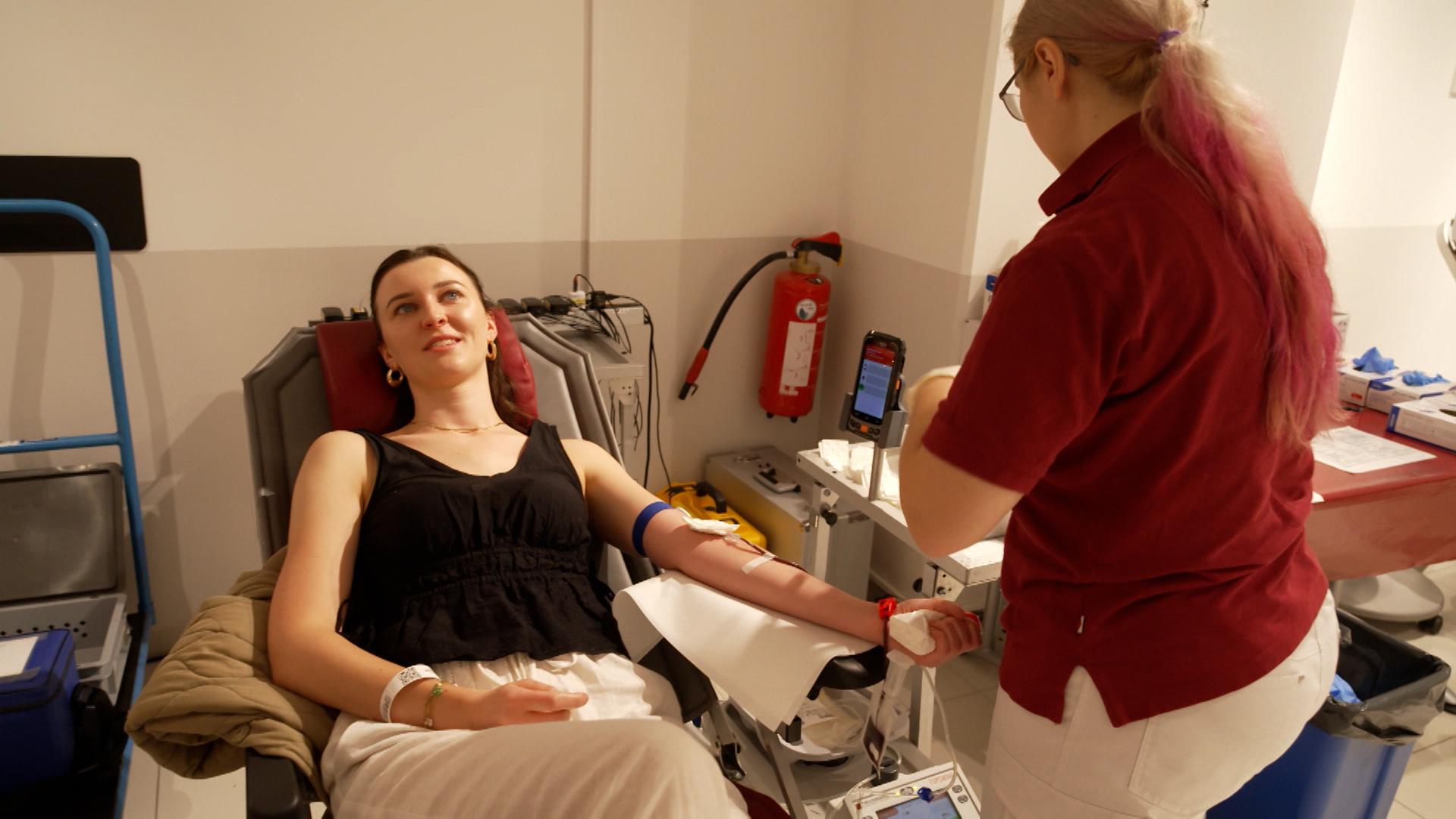 Beim Weltblutspendetag geht es ums Blutspenden - aber auch um Aufmerksamkeit: Denn Blut kann nicht künstlich hergestellt werden.
