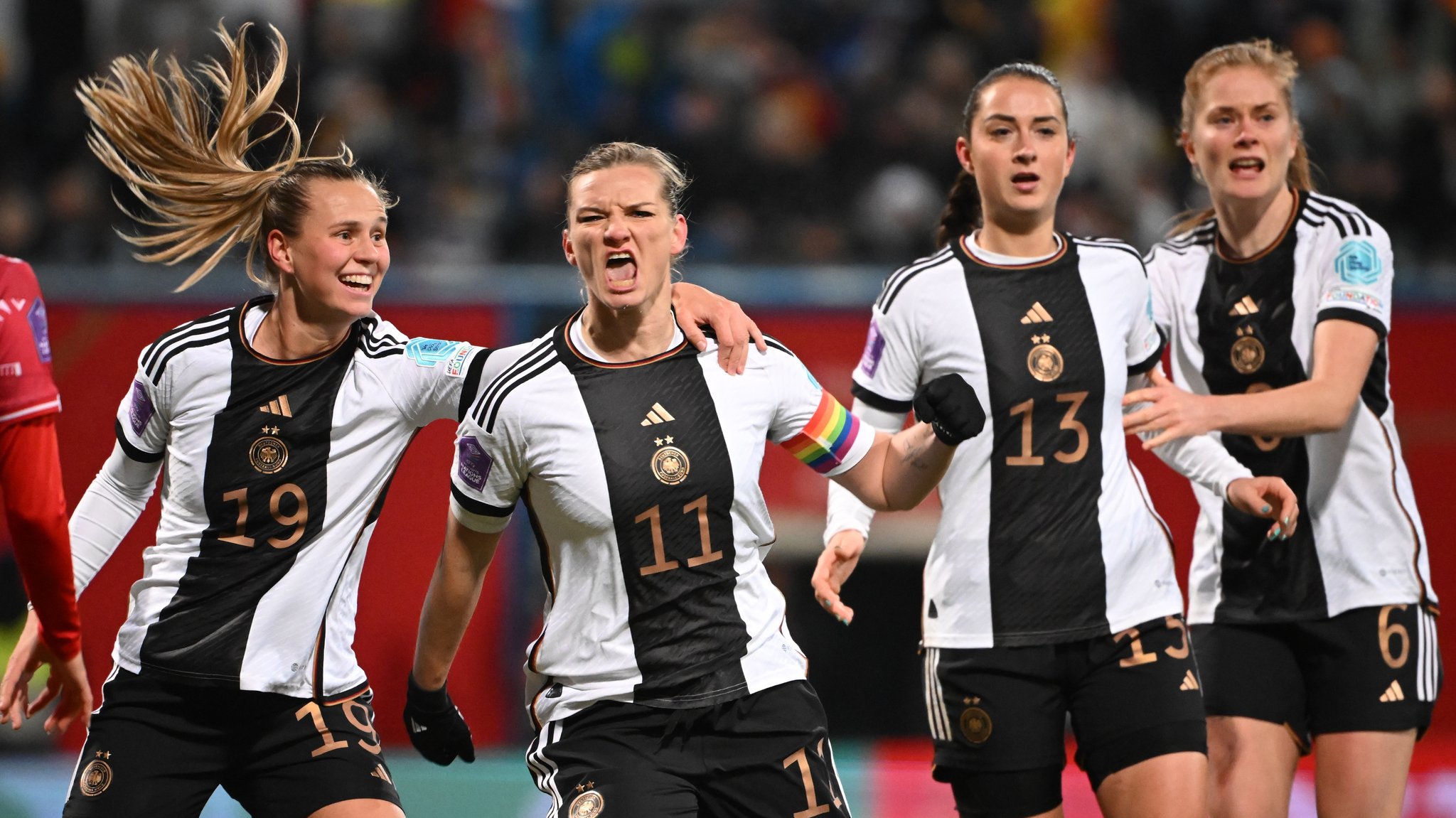 3:0 - DFB-Frauen dürfen weiter von Olympia träumen