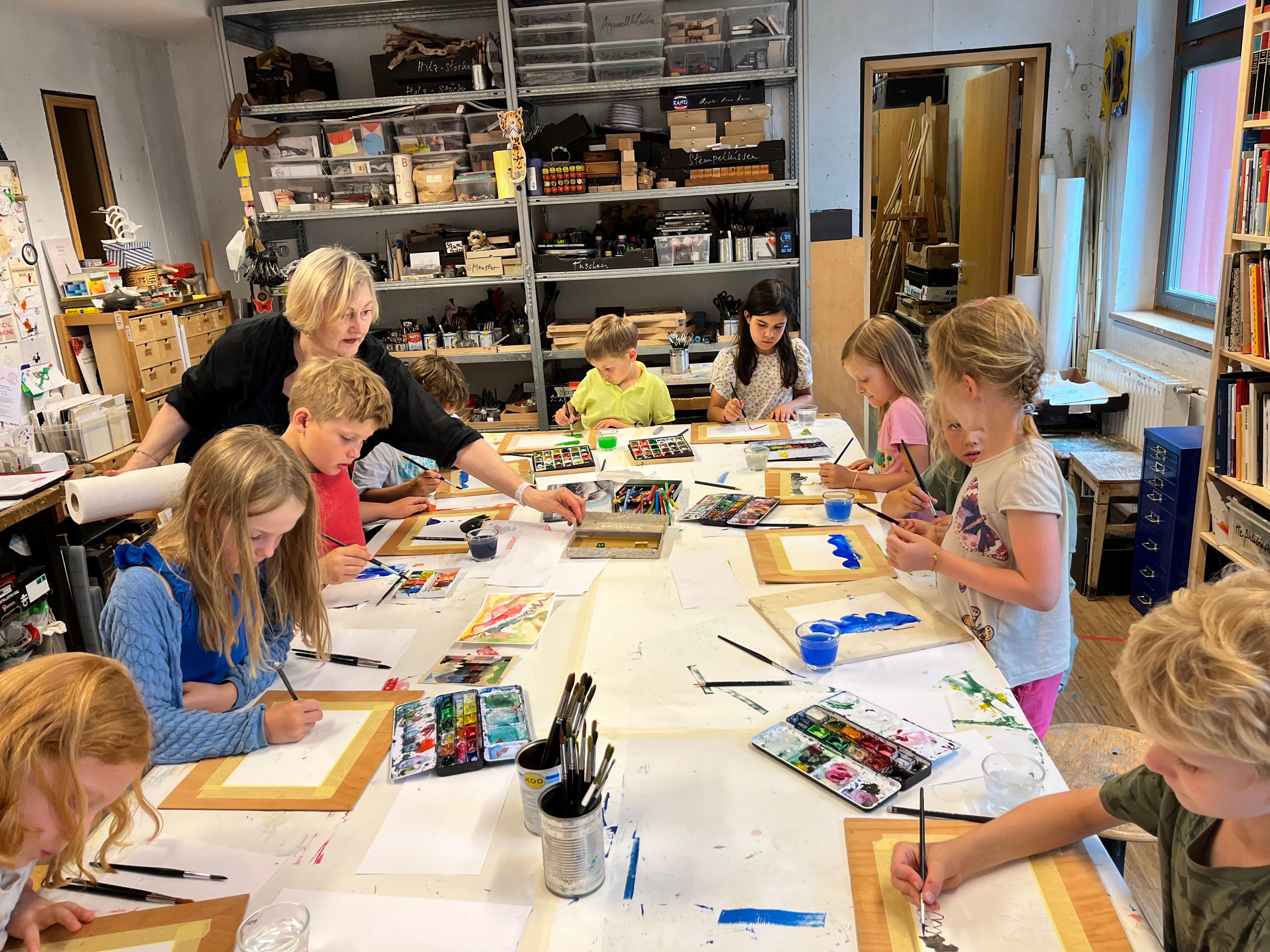 Kinder in der Jugendkunstschule in Gräfelfing
