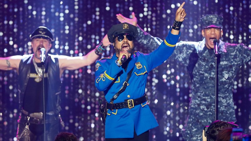 Frankreich, 2016. The Village People treten bei der Gala Cinema Against AIDS auf. | Bild: Ian Langsdon/dpa-Bildfunk Frankreich, 2016. The Village People treten bei der Gala Cinema Against AIDS auf.
