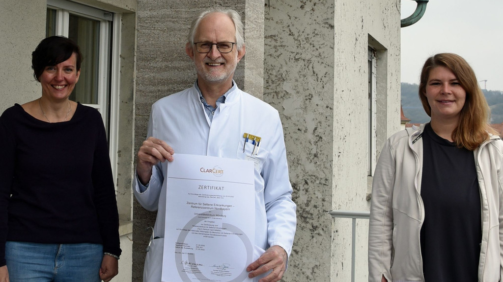 Prof. Dr. Helge Hebestreit, der Direktor des Zentrums für Seltene Erkrankungen – Referenzzentrum Nordbayern, und seine Team-Kolleginnen Silke Amelang (links) und Lisa Pfister.