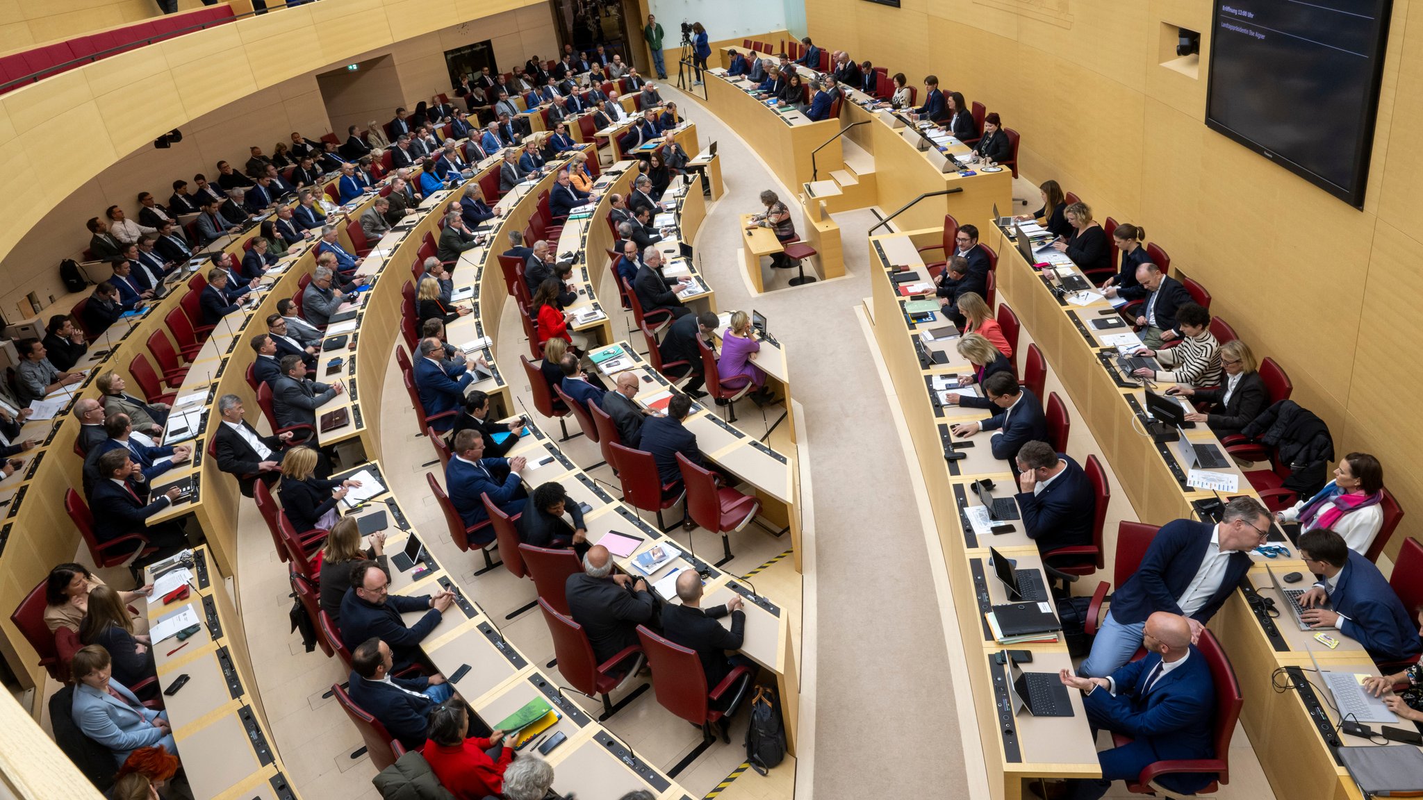 Mehr Geld für Landtagsabgeordnete – Beamte: "Unverschämtheit"