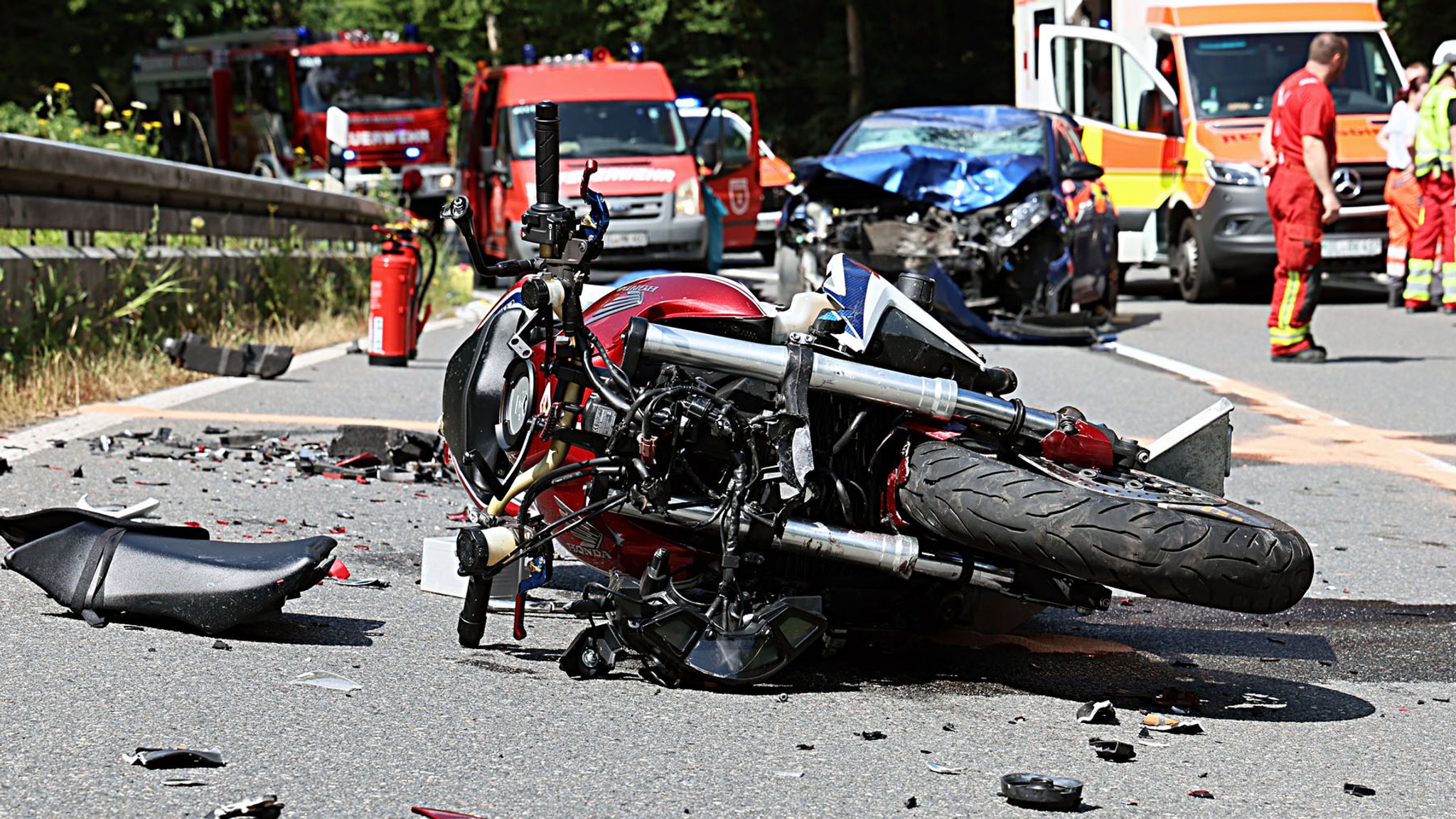 Tödlicher Verkehrsunfall auf Landstraße – 68-jähriger Motorradfahrer verstorben | Bild: Ralf Hettler Tödlicher Verkehrsunfall auf Landstraße – 68-jähriger Motorradfahrer verstorben