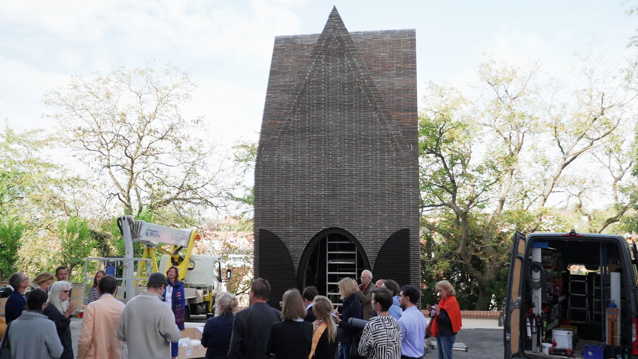 Neue Sehenswürdigkeit: Die Kapelle „Mary‘s Mantle“ von Kiki Smith und Brückner & Brückner auf dem Domberg beim Dimu der Erzdiözese München und Freising.