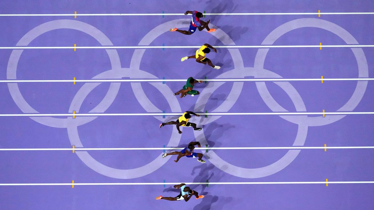 Blick von oben auf Leichtathletik bei den Olympischen Spielen in Paris