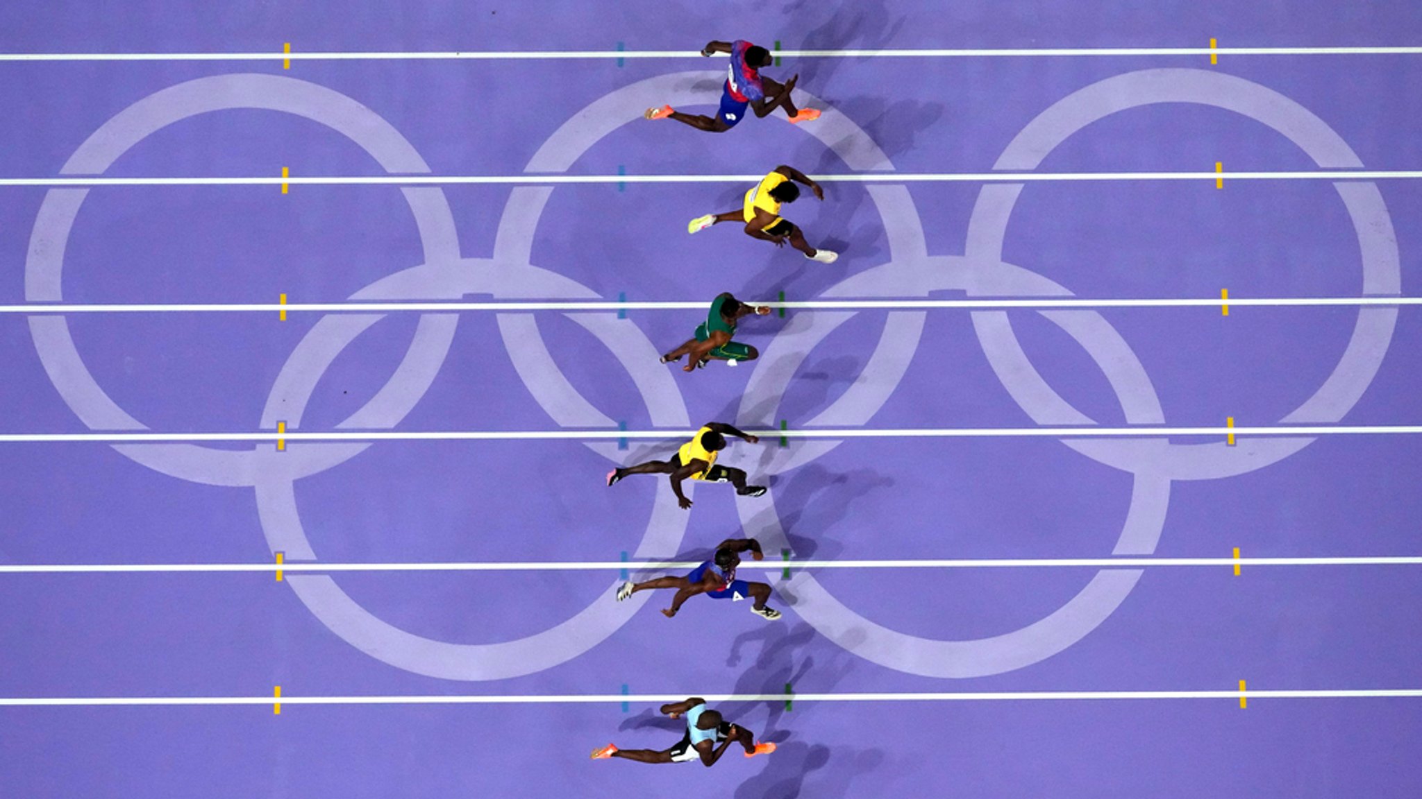 Blick von oben auf Leichtathletik bei den Olympischen Spielen in Paris