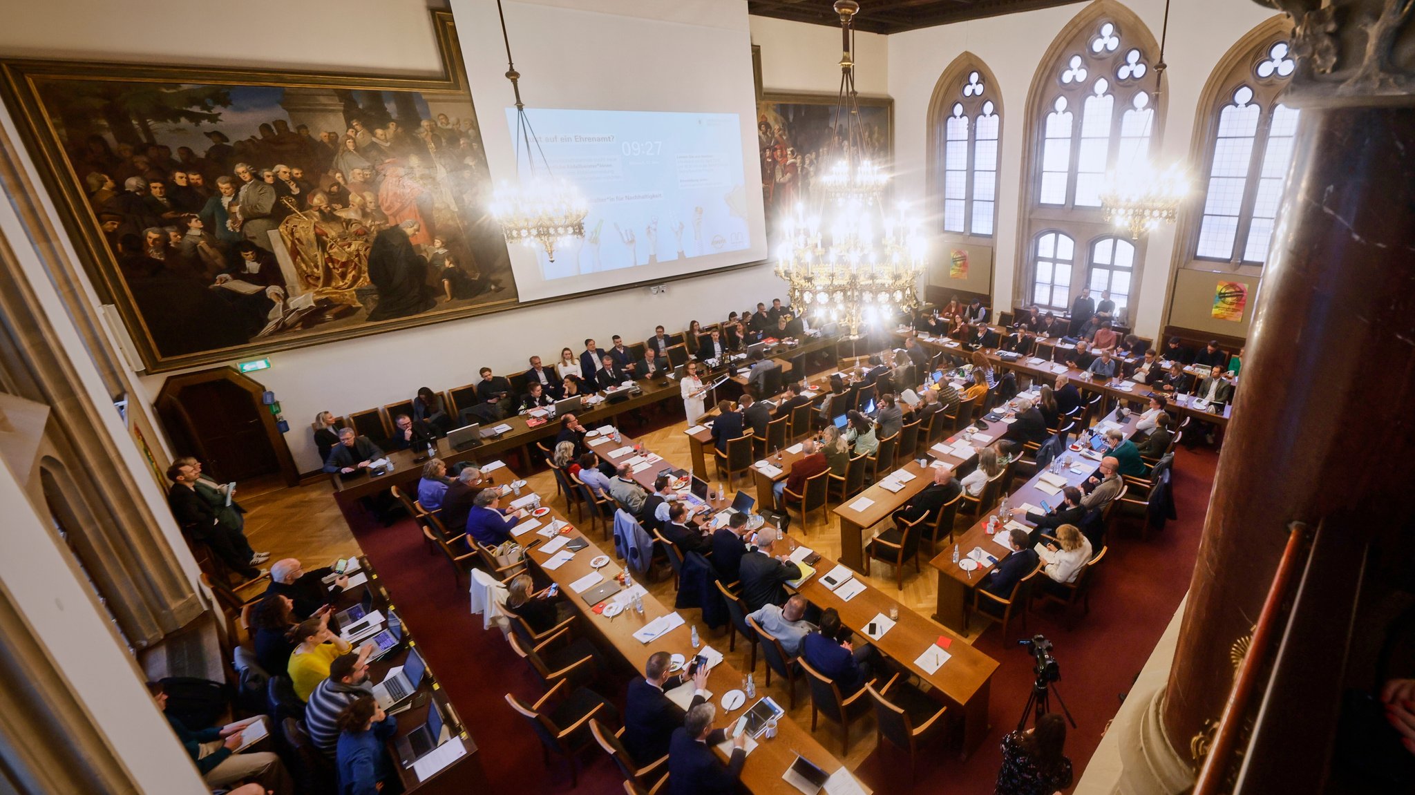 Archivbild: Erste Stadtratssitzung nach der Wahl - mit Dominik Krause als Oberbürgermeister | Bild: picture alliance / SZ Photo | Johannes Simon Archivbild: Erste Stadtratssitzung nach der Wahl - mit Dominik Krause als Oberbürgermeister