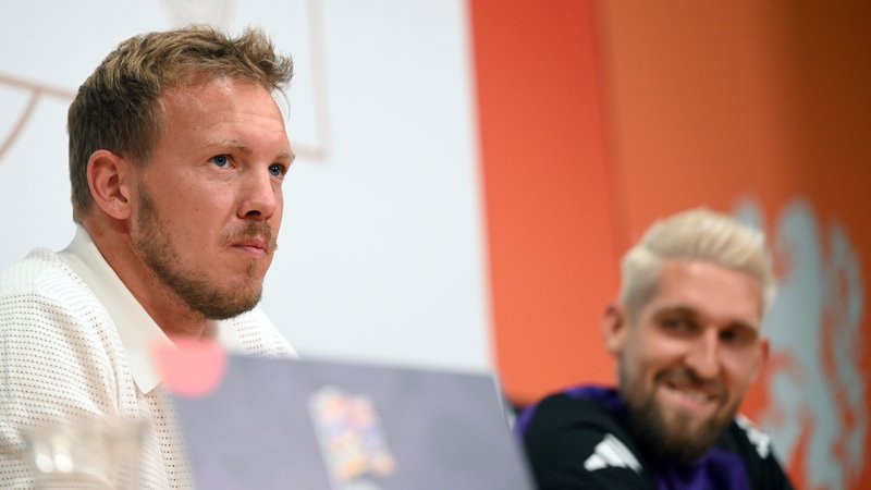 Bundestrainer Julian Nagelsmann und Robert Andrich | Bild: picture-alliance/dpa Bundestrainer Julian Nagelsmann und Robert Andrich