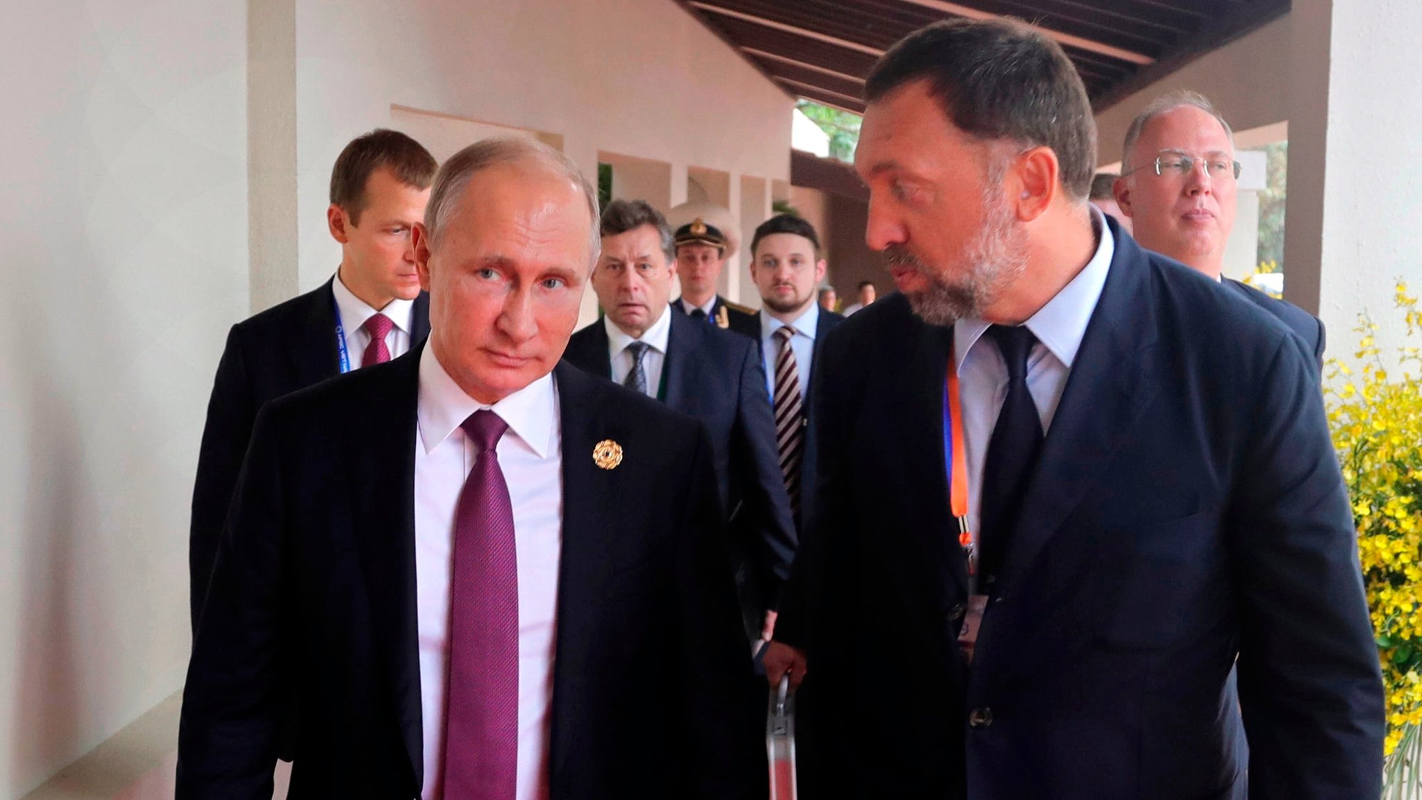 "Gespenst der Knechtschaft": So schwarz sehen Putins Oligarchen