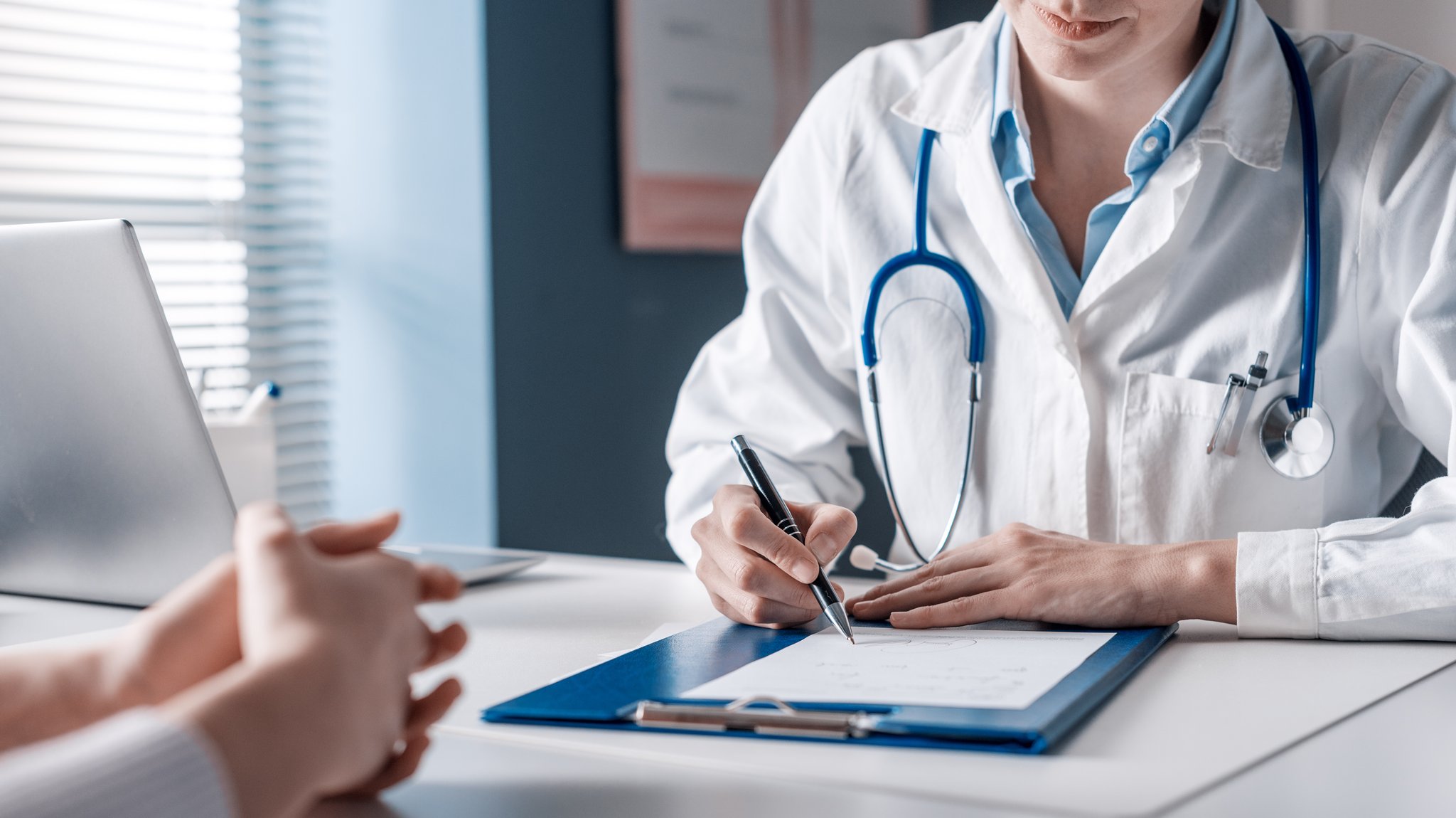 Attest ab Tag eins: Hilfe gegen hohen Krankenstand? 