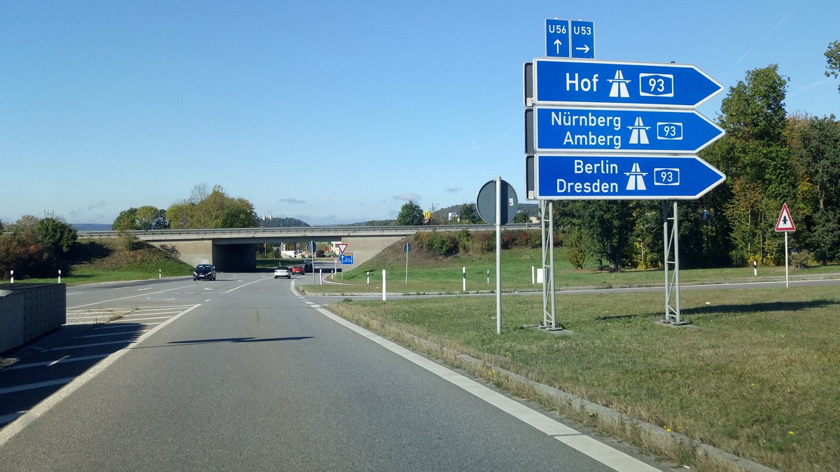 B85 am Autobahnanschluss Schwandorf-Mitte
