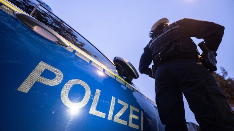 Polizeiauto (Symbolbild) | Bild: dpa-Bildfunk/Marijan Murat Polizeiauto (Symbolbild)