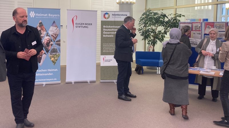 Tagung "Muslimisch. Bayerisch. Perspektiven auf Heimat" im Heimatministerium Nürnberg am 2.12.2024 | Bild: BR Tagung "Muslimisch. Bayerisch. Perspektiven auf Heimat" im Heimatministerium Nürnberg am 2.12.2024