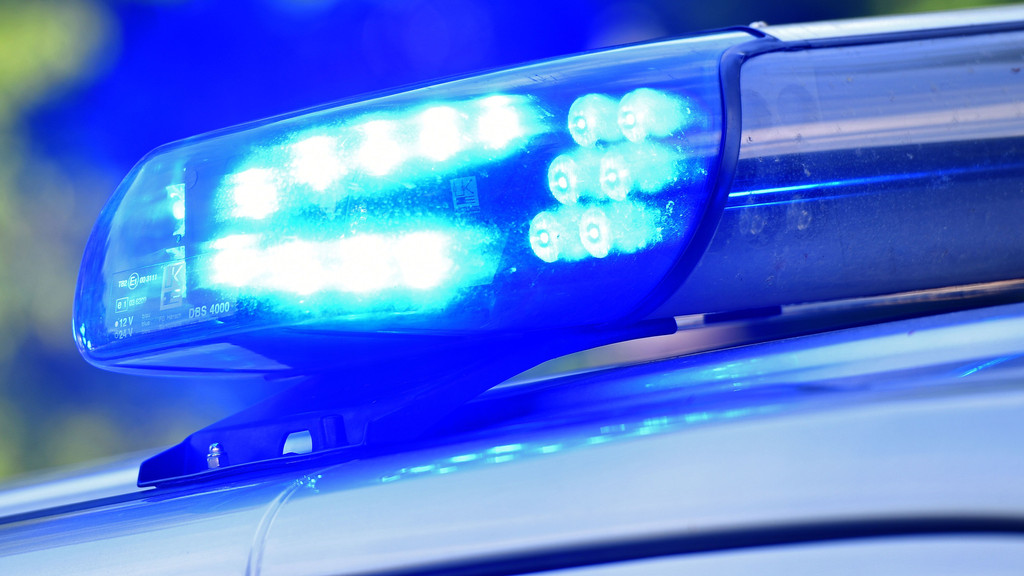 Blaulicht eines Polizeiautos (Symbolbild) | Bild: dpa-Bildfunk Blaulicht eines Polizeiautos (Symbolbild)