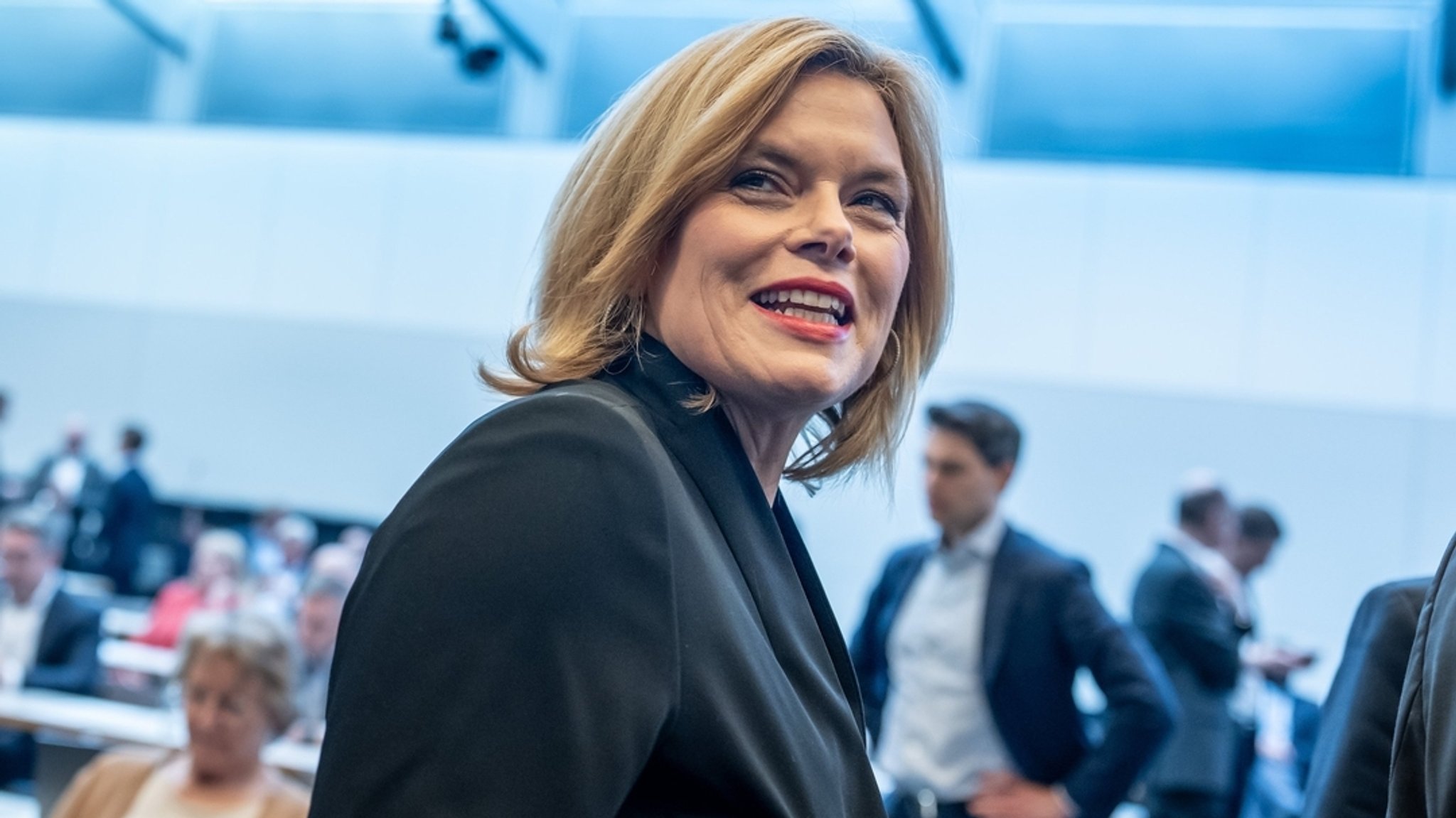 17.03.2025, Berlin: Julia Klöckner, CDU Vizevorsitzende, kommt zu Beginn der Fraktionssitzung der Union.