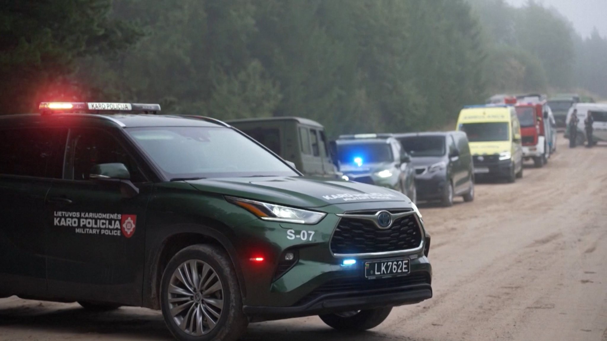 Litauische Sicherheitskräfte im Einsatz nach Abschuss einer Drohne.