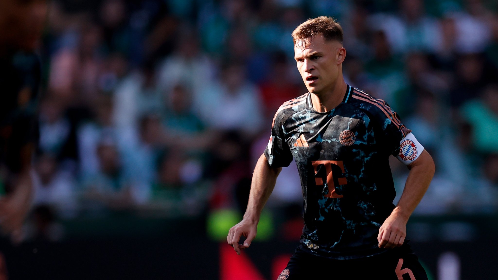 Joshua Kimmich mit der Kapitänsbinde des FC Bayern