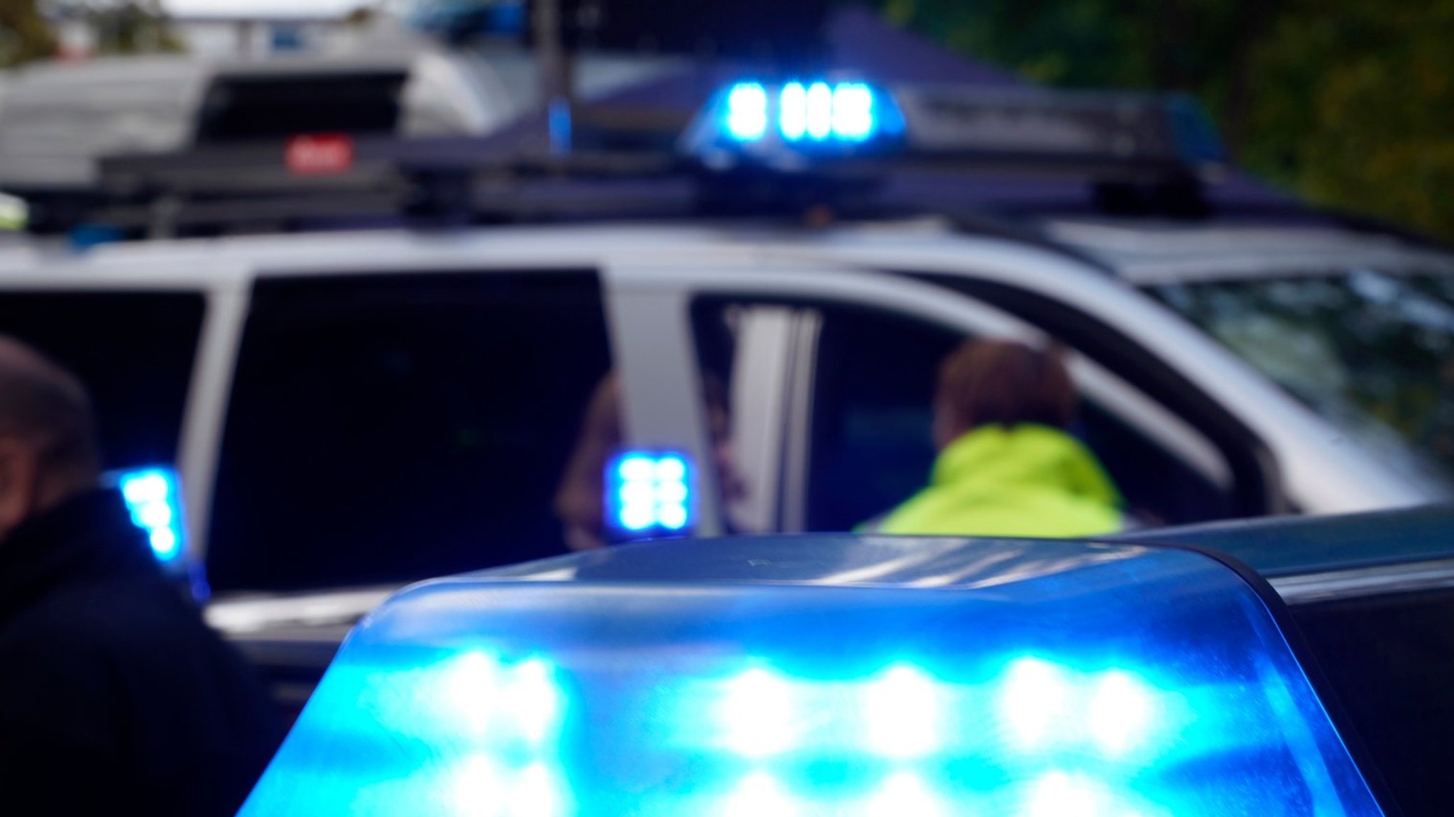 Polizeiautos im Einsatz (Symbolbild) | Bild: picture alliance / Geisler-Fotopress Polizeiautos im Einsatz (Symbolbild)