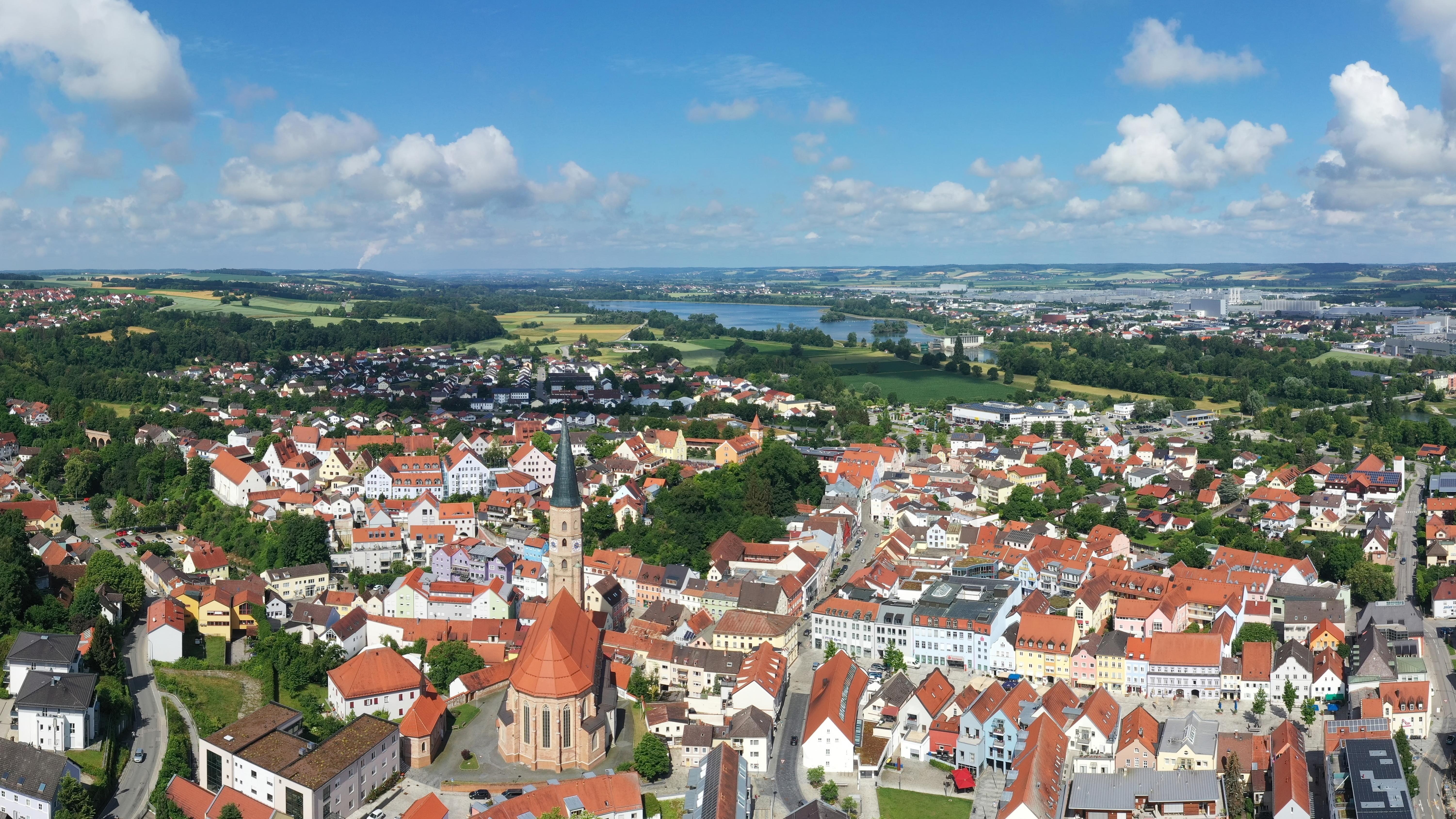 Luftbild von Dingolfing mit Blick auf die historische Altstadt