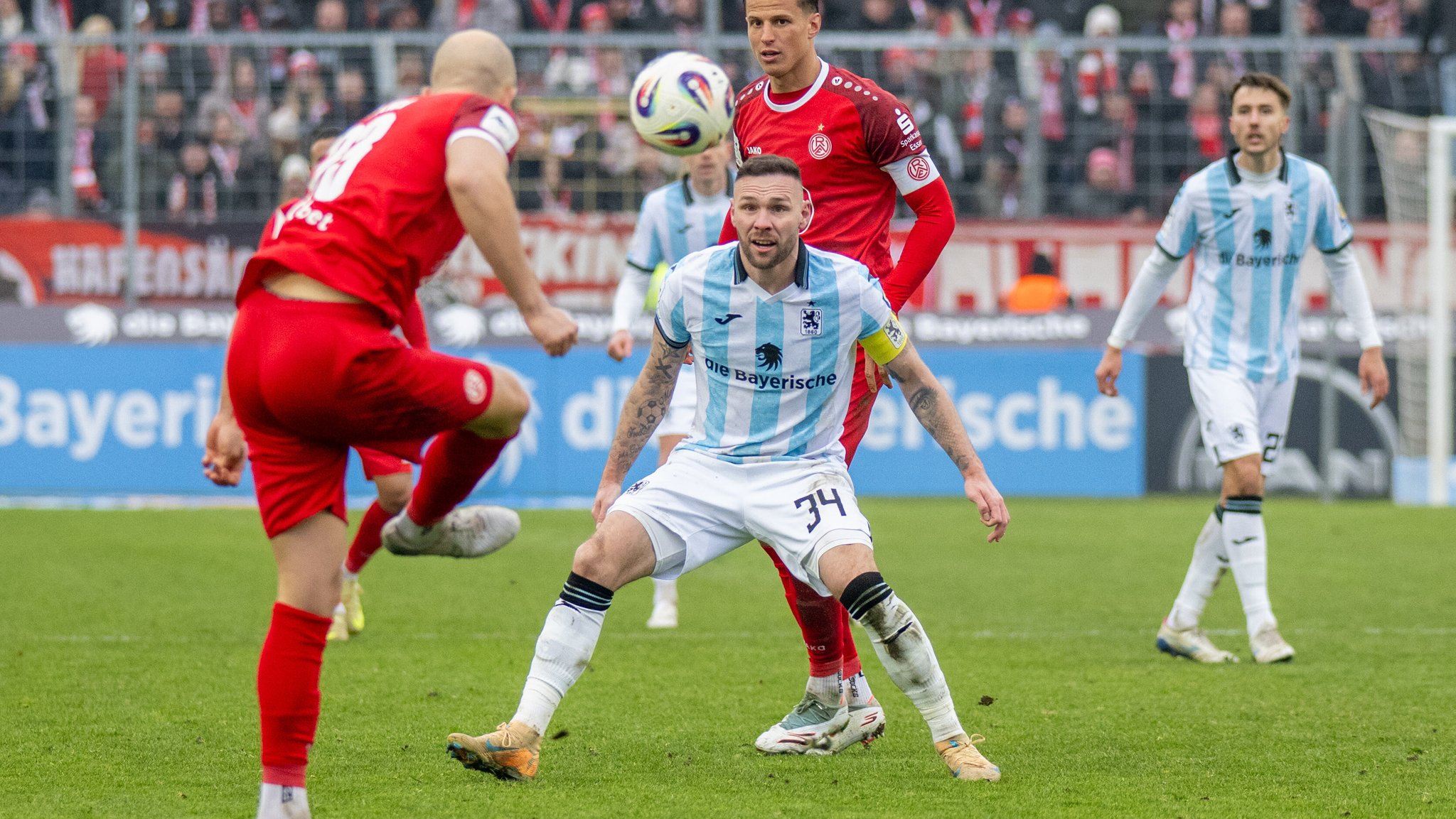 Patrick Hobsch im Zweikampf mit Michael Schultz | Bild: picture alliance/kolbert-press/Ulrich Gamel Patrick Hobsch im Zweikampf mit Michael Schultz