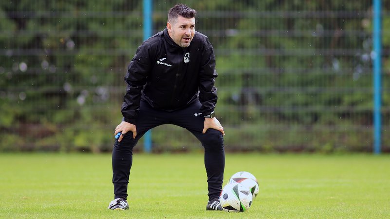 Trainiert interimsweise den TSV 1860 München: Alper Kayabunar | Bild: picture-alliance / dpa Trainiert interimsweise den TSV 1860 München: Alper Kayabunar