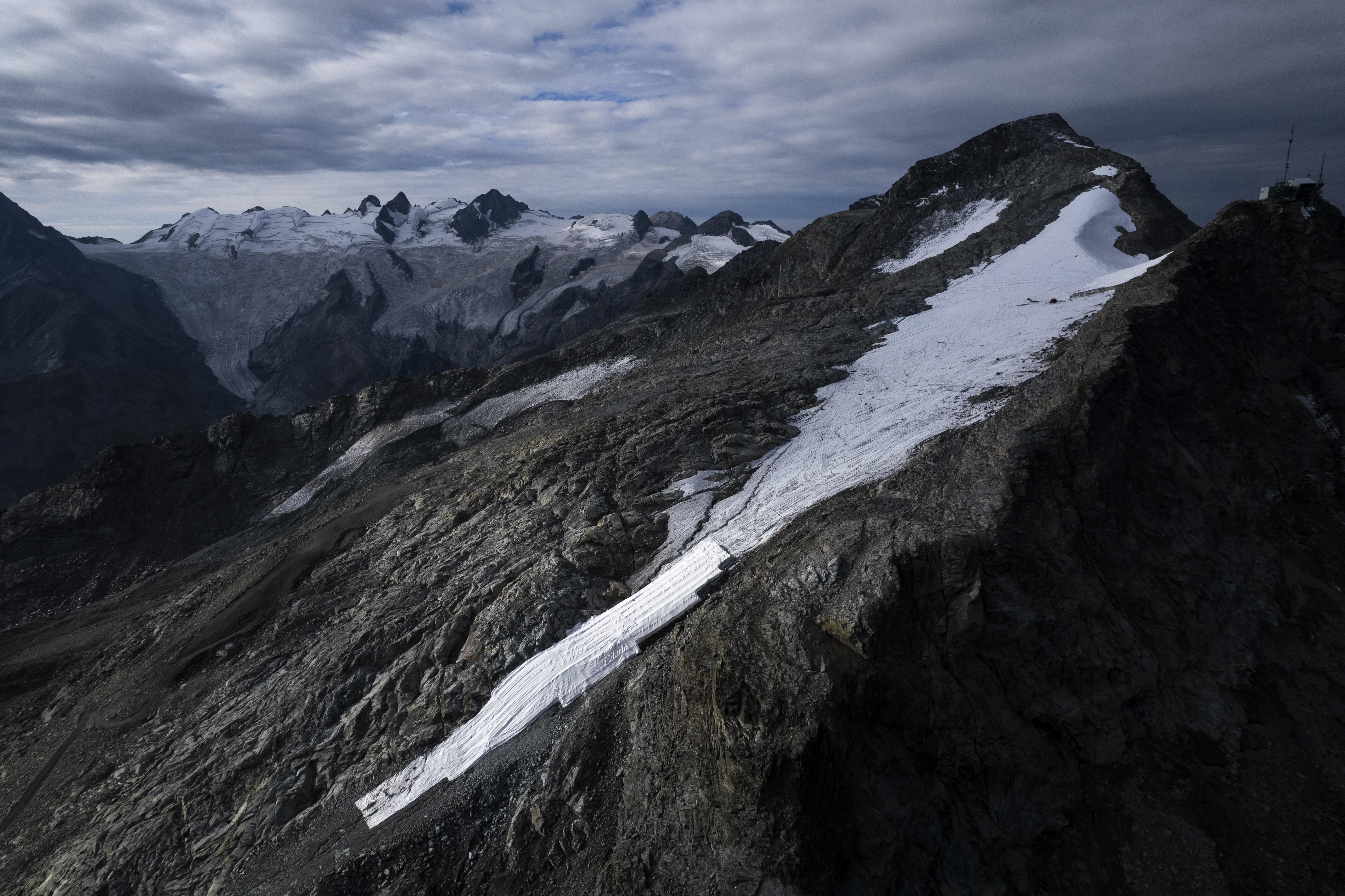 Schweizer Gletscher 2022 Stärker Geschmolzen Als Je Zuvor | BR24