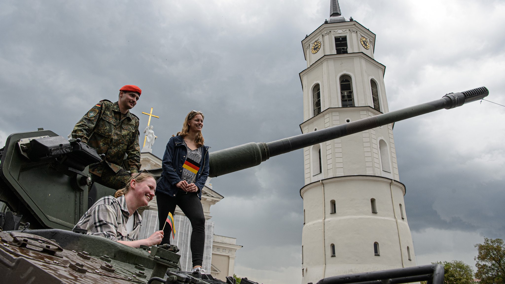 Indienststellung der deutschen Litauen-Brigade in Vilnius | Bild: picture alliance / ZUMAPRESS.com | Yauhen Yerchak Indienststellung der deutschen Litauen-Brigade in Vilnius