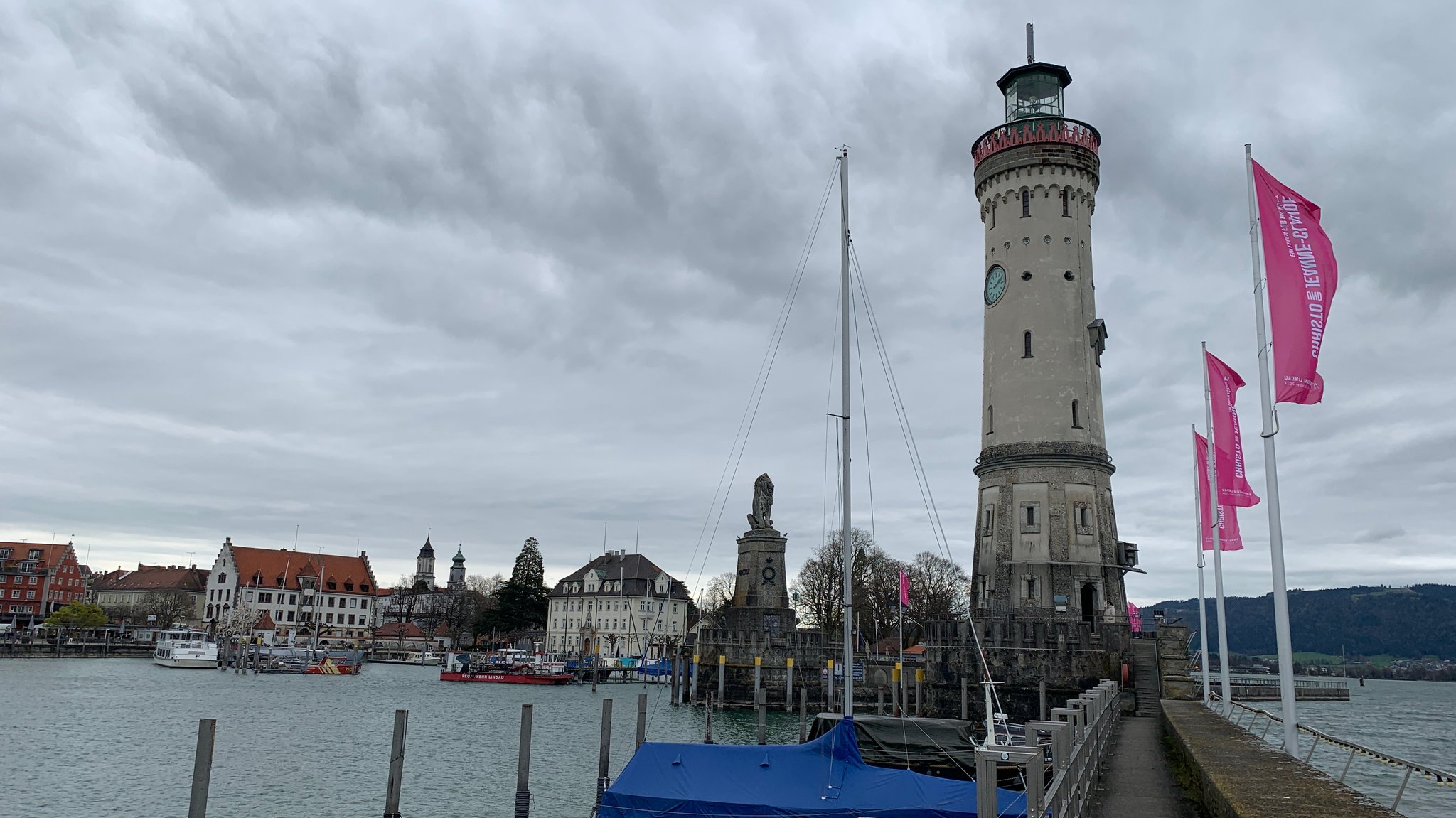 Der Leuchtturm am Bodensee-Hafen von Lindau ist für Besucher nun wieder geöffnet. 