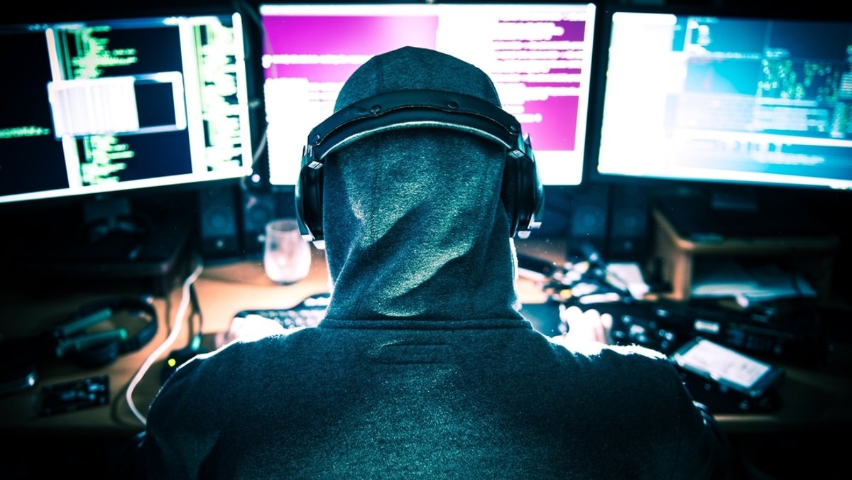 Die Spionagegefahr für Bayerns Hochschulen hat zugenommen, so Experten. Die Unis versuchen sich mit Kontrollmechanismen dagegen zu schützen. 