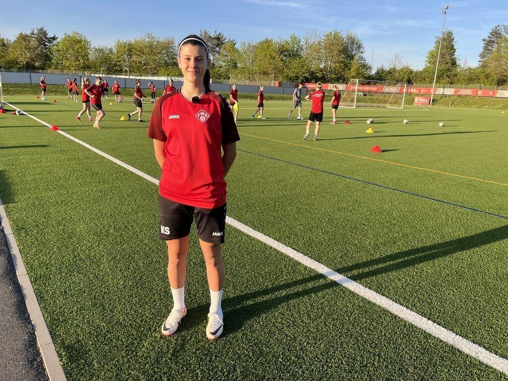 Nachwuchshoffnung Karolina Sajević beim Training der Würzburger Kickers