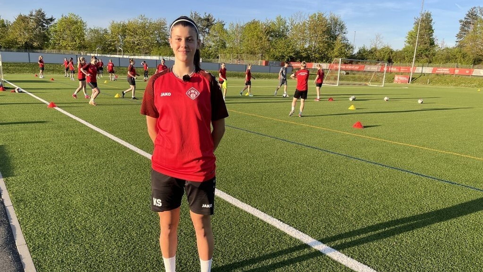 Nachwuchshoffnung Karolina Sajević beim Training der Würzburger Kickers