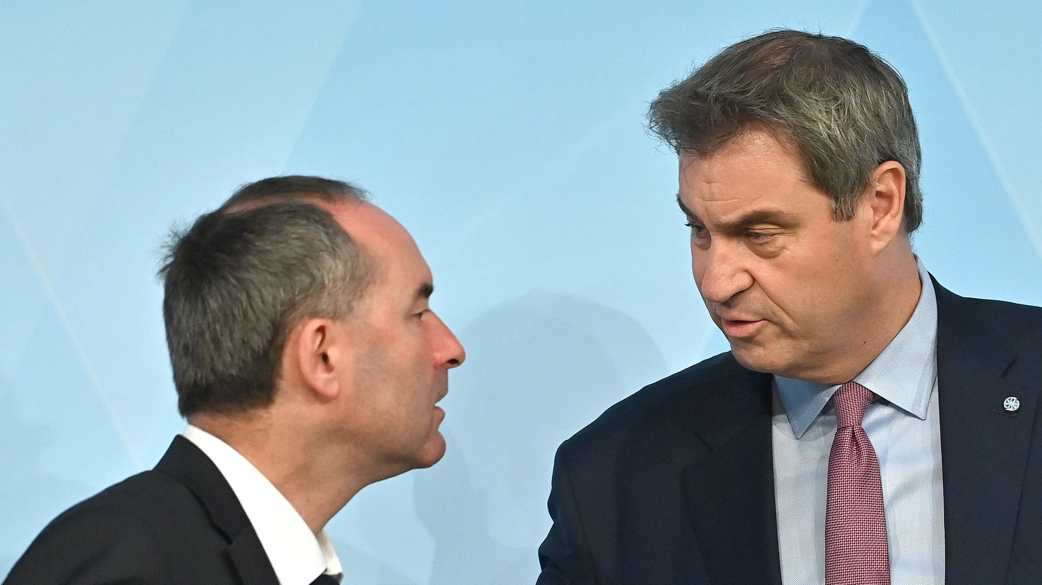 ARCHIVFOTO: Markus SOEDER (Ministerpraesident Bayern und CSU Vorsitzender),mit Hubert AIWANGER (Freie Waehler,Wirtschaftsminister Bayern,li) (23.02.2023)