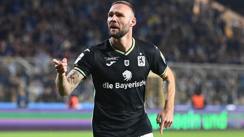 Torjubel Patrick Hobsch (TSV 1860 Muenchen)
| Bild: picture alliance / SvenSimon | Frank Hoermann/SVEN SIMON Torjubel Patrick Hobsch (TSV 1860 Muenchen)