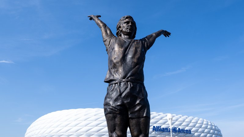 Gerd-Müller-Denkmal vor der Allianz Arena