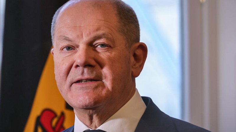 02.03.2025, Großbritannien, London: Bundeskanzler Olaf Scholz (SPD) gibt ein Statement in der deutschen Botschaft in London nach dem Ukraine-Sondergipfel der Regierungsschefs in Lancaster House. (zu dpa: «Scholz informiert Spitzen von Union und SPD») Foto: Christine Ongsiek/Imageplotter/dpa +++ dpa-Bildfunk +++ | Bild: dpa-Bildfunk/Christine Ongsiek 02.03.2025, Großbritannien, London: Bundeskanzler Olaf Scholz (SPD) gibt ein Statement in der deutschen Botschaft in London nach dem Ukraine-Sondergipfel der Regierungsschefs in Lancaster House. (zu dpa: «Scholz informiert Spitzen von Union und SPD») Foto: Christine Ongsiek/Imageplotter/dpa +++ dpa-Bildfunk +++