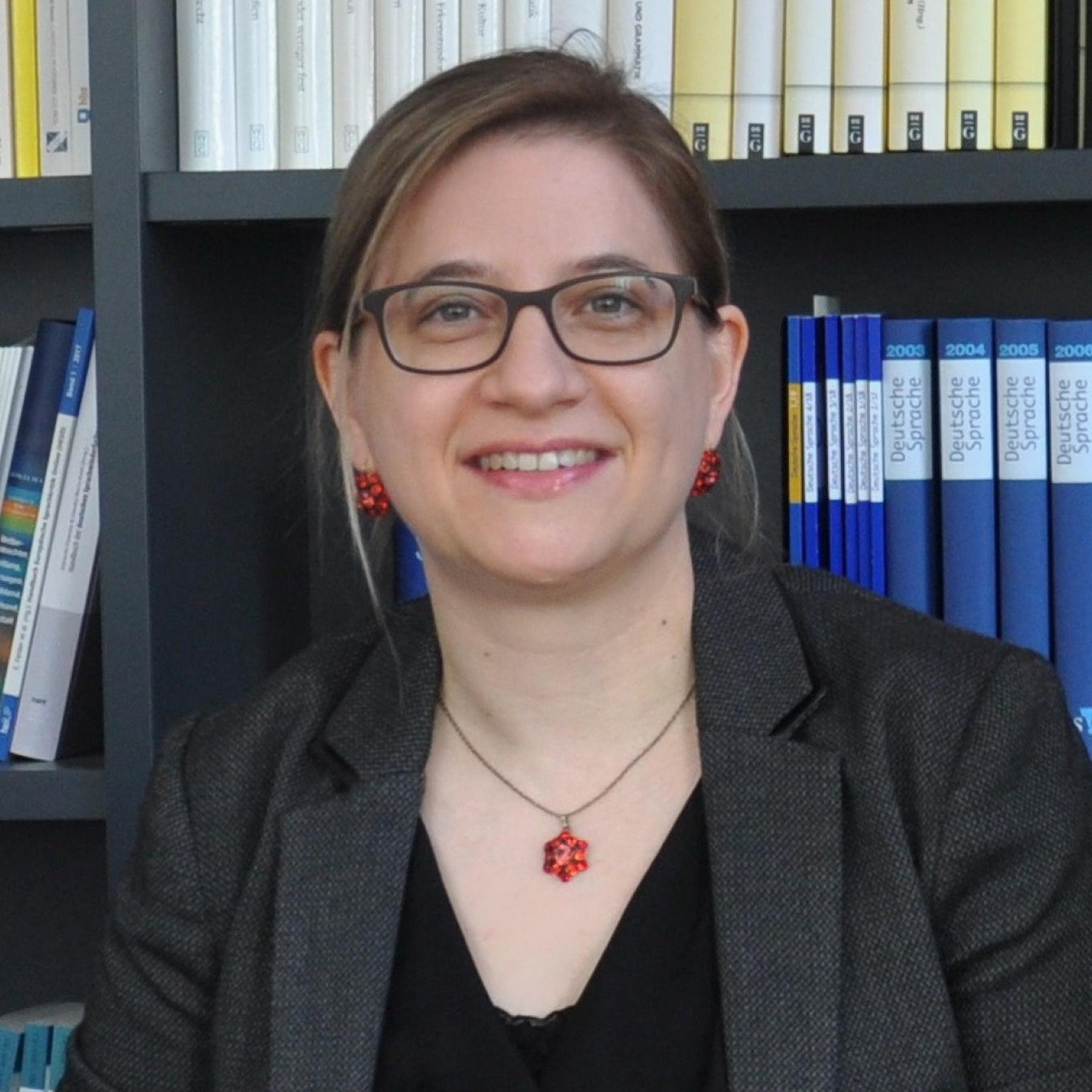 Muttersprache stärkt Identität: Sprachwissenschaftlerin Dr. Christine Möhrs