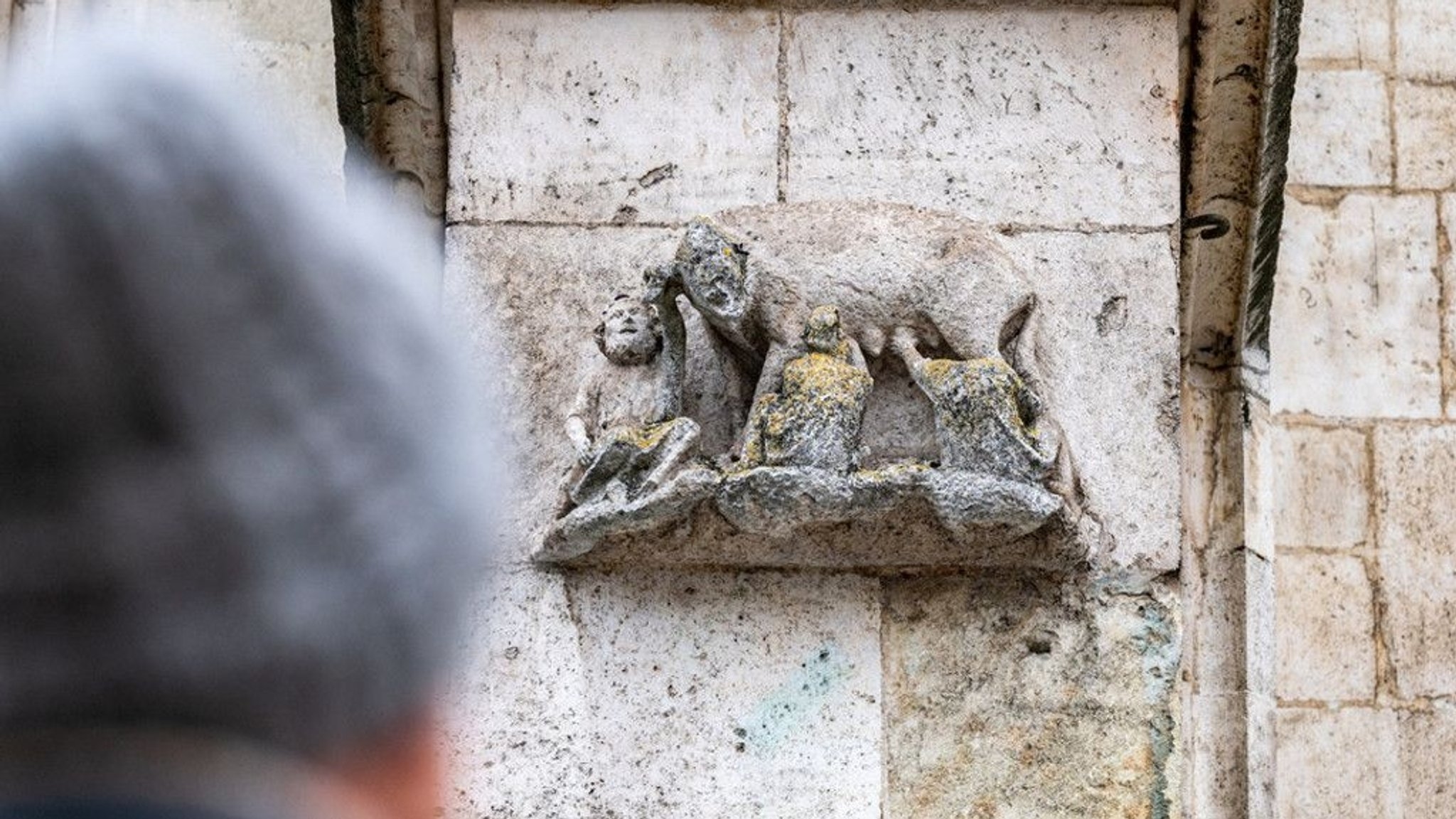 Die aus dem Mittelalter stammende Darstellung der sogenannten "Judensau" am Regensburger Dom.