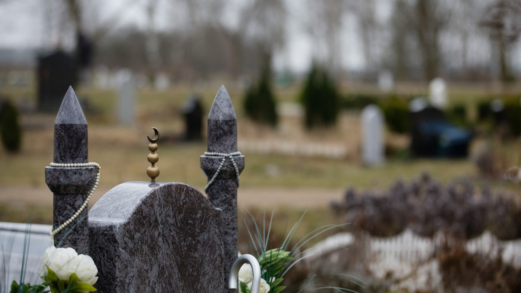 Muslimisches Grab auf einem Friedhof