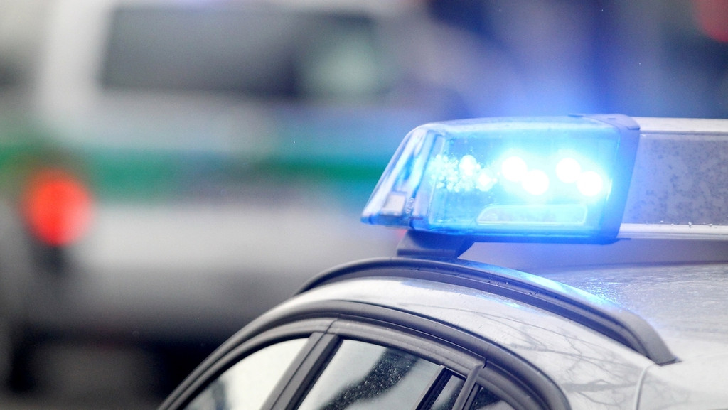 Symboldbild: Blaulichter von Polizeifahrzeugen