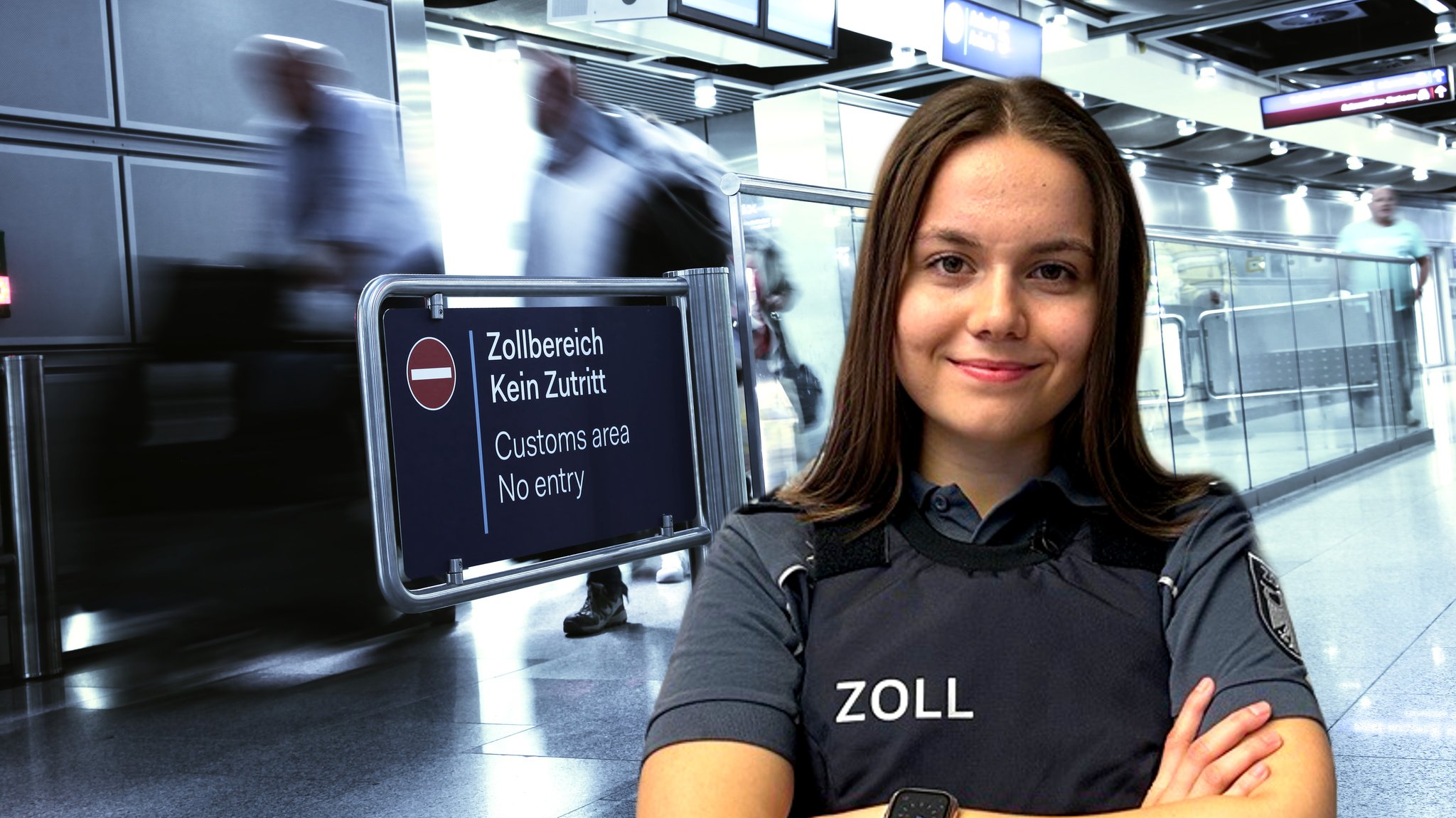 Bild im Hintergrund Zollbereich: Karolina, Studentin des Dualen Studiums zum gehobenen Dienst beim Zoll mit dem Abschluss Bachelor of Laws (LL.B) an der  Hochschule des Bundes in Münster