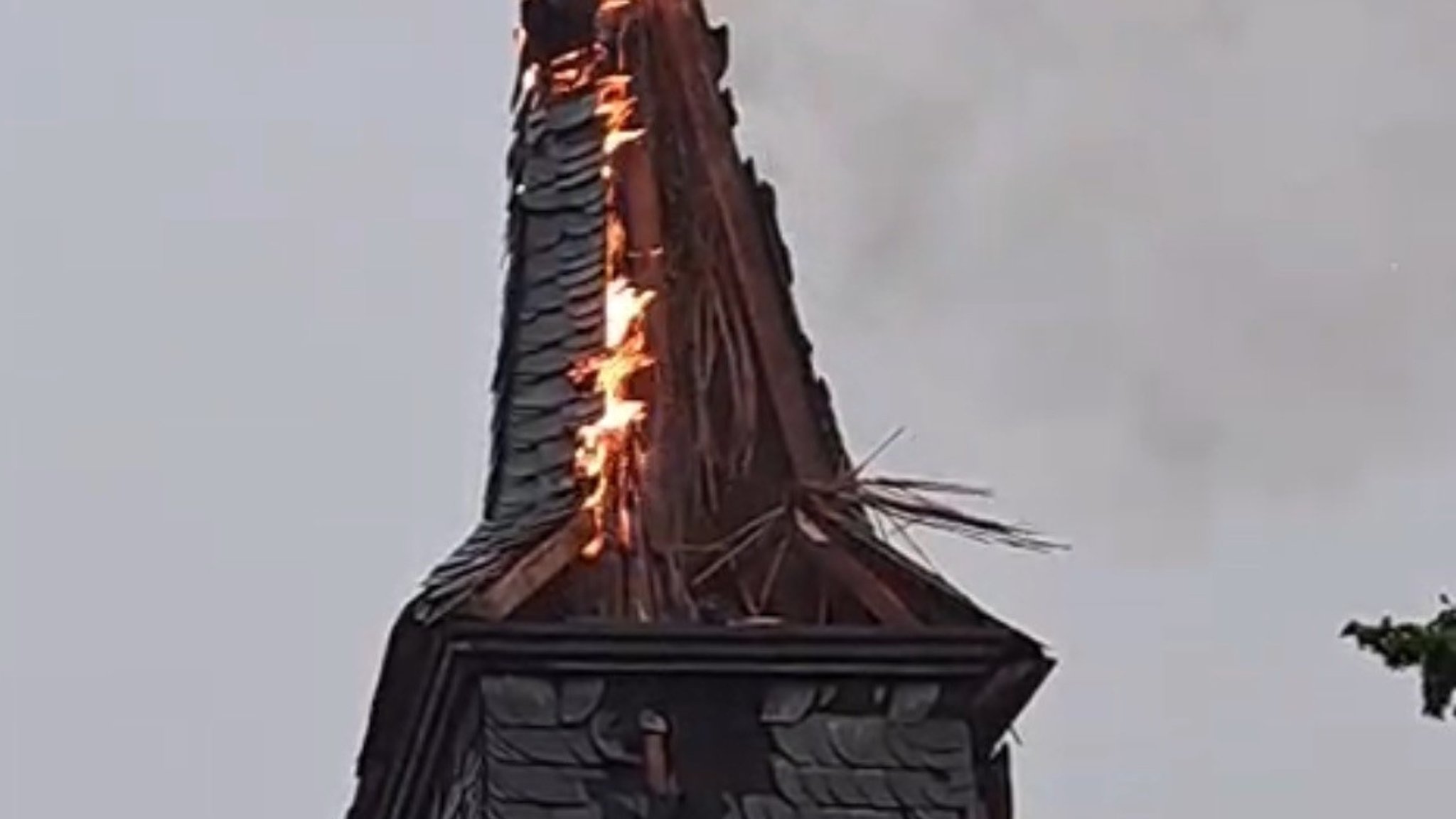 Der brennende Kirchturm in Eßfeld