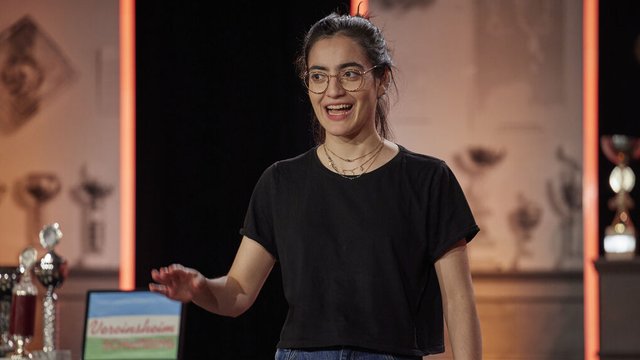 Senkrechtstarterin im Porträt: Ana Lucia bekommt Kabarettpreis | BR24