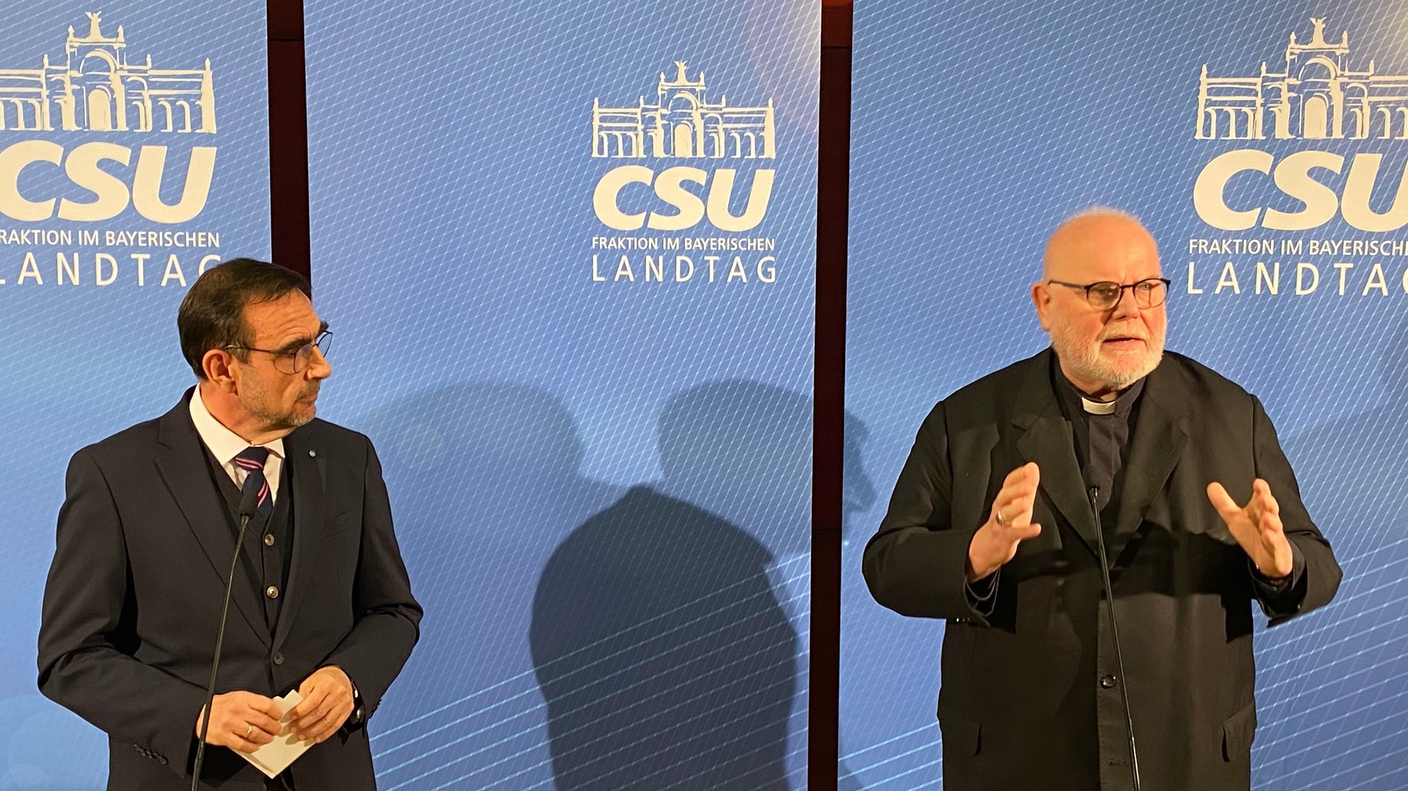 Kardinal Reinhard Marx beim Besuch bei der CSU-Fraktion im Bayerischen Landtag und Klaus Holetschek