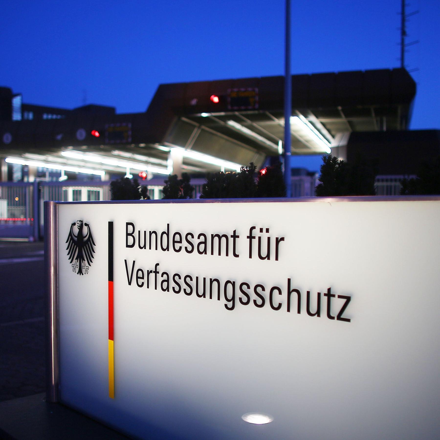 75 Jahre Bundesamt für Verfassungsschutz - Vor welchen Herausforderungen steht der Inlandsnachrichtendienst? 75 Jahre Bundesamt für Verfassungsschutz - Vor welchen Herausforderungen steht der Inlandsnachrichtendienst?