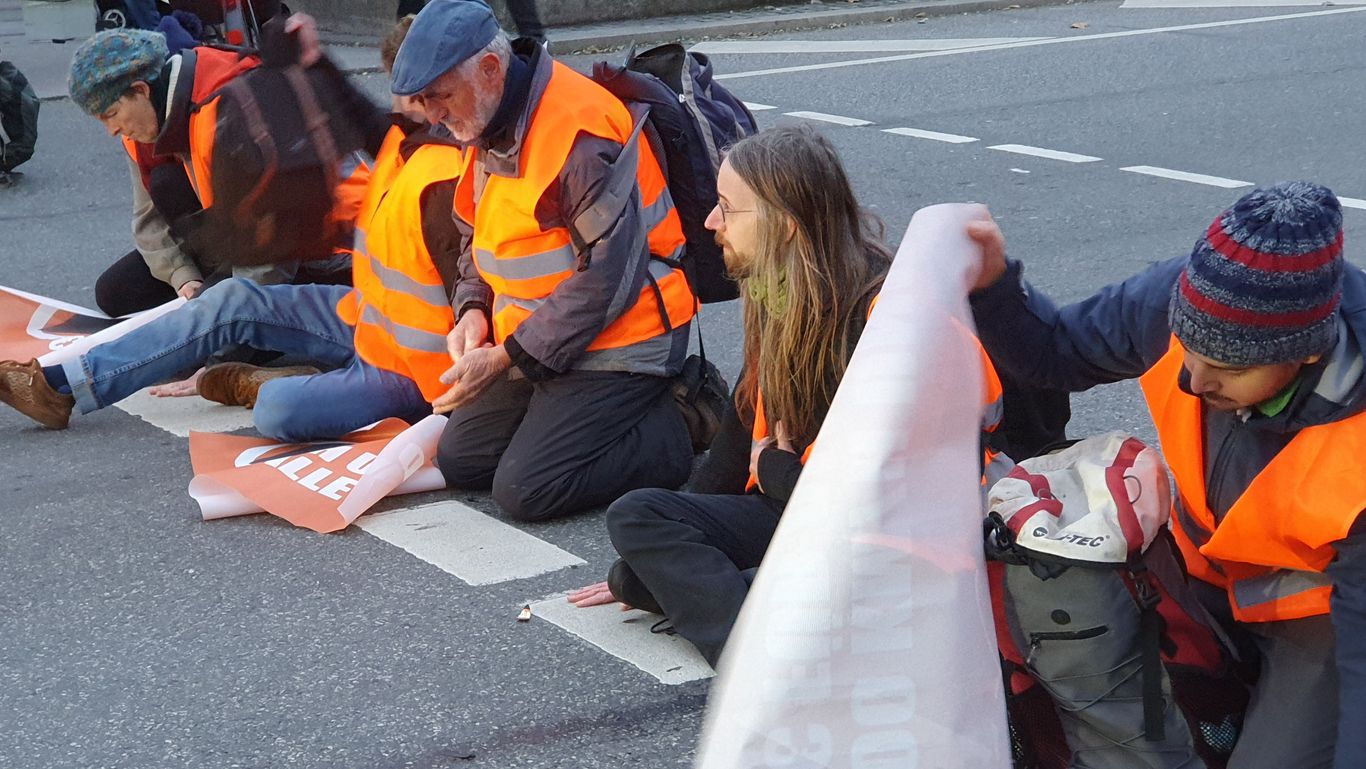 Klima-Aktivisten blockieren Münchner Stachus