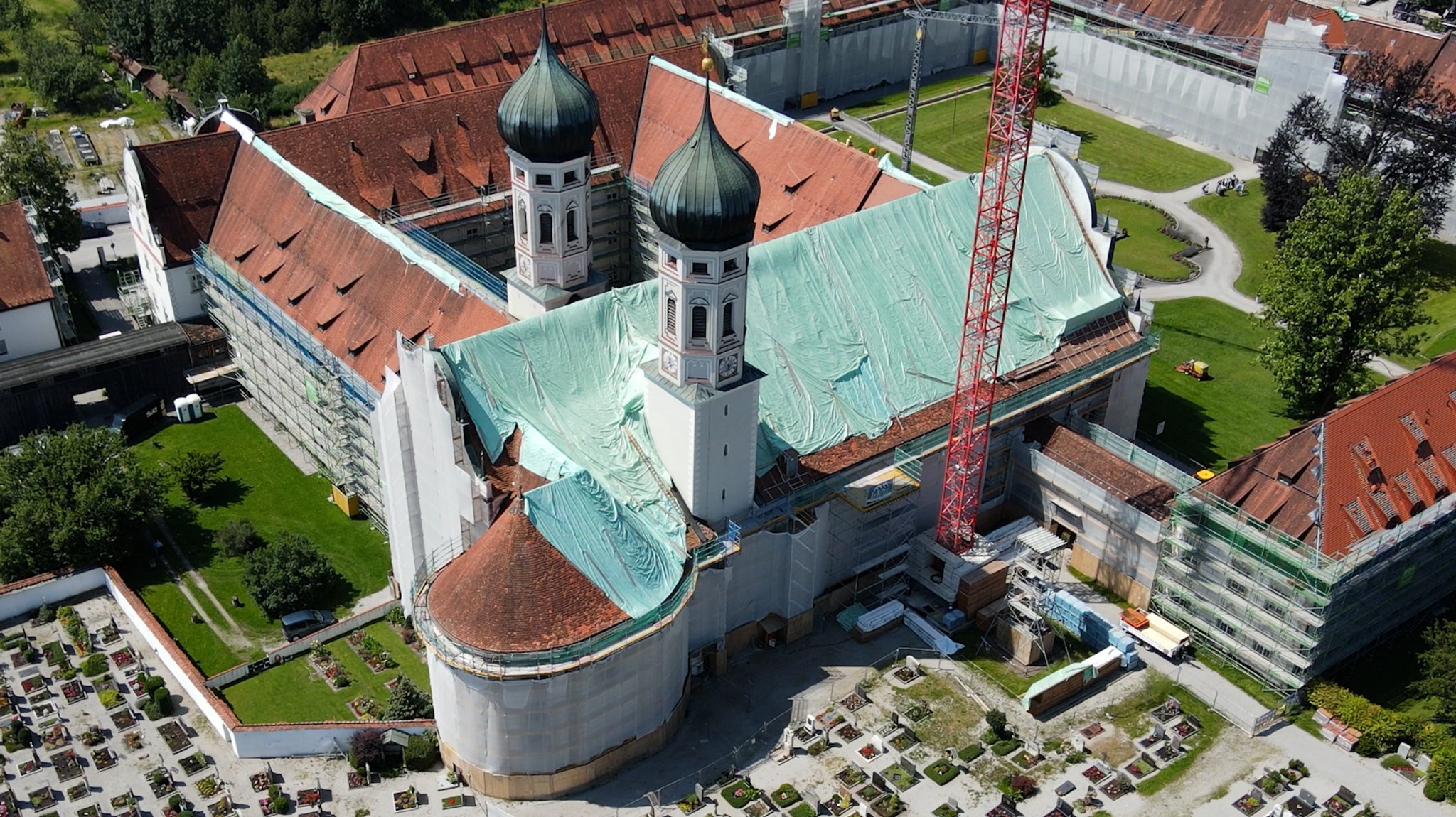 Die Basilika in Benediktbeuern wird derzeit aufwändig saniert. 